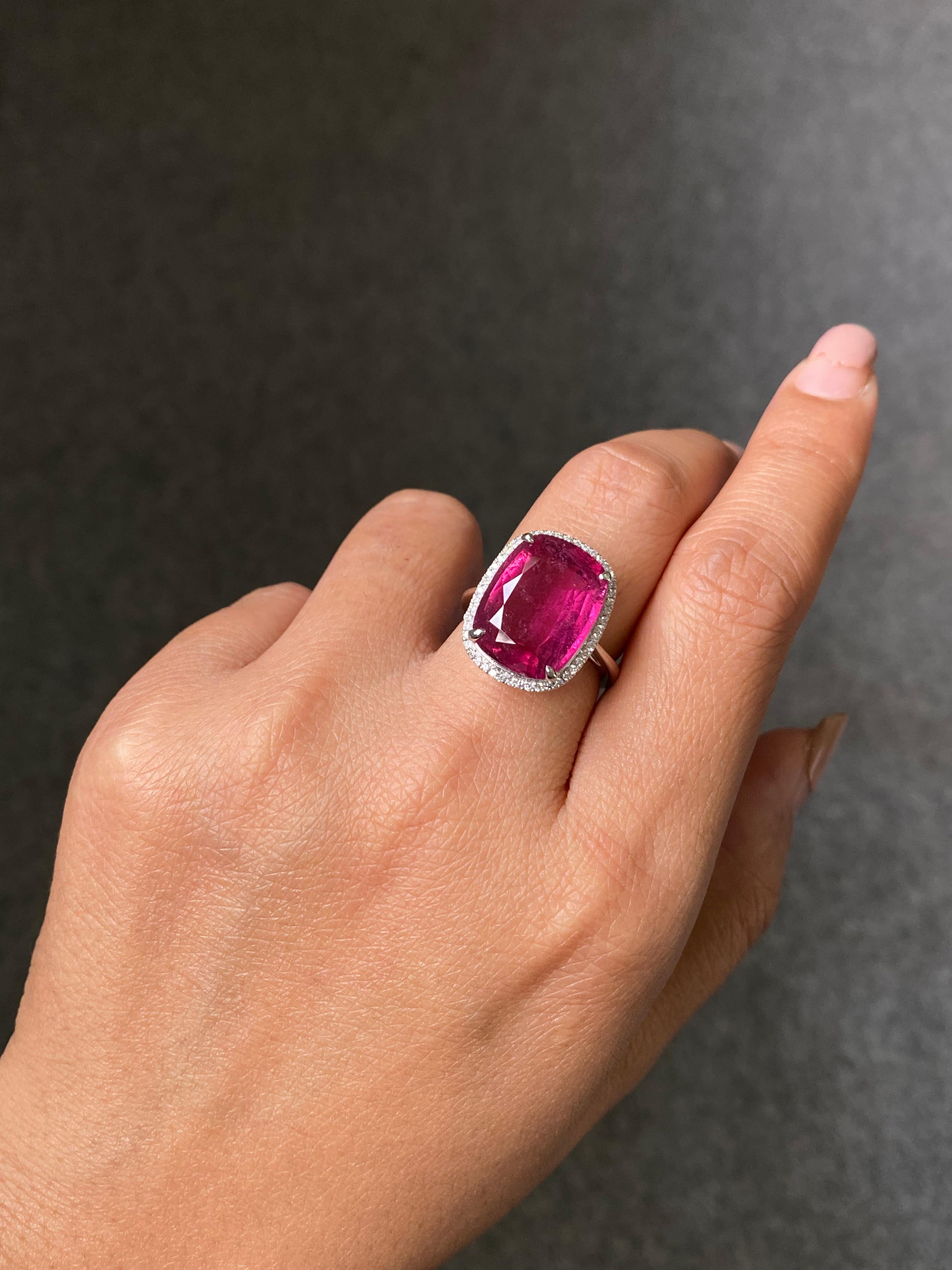 Women's or Men's Certified 9.40 Carat Rubelite Tourmaline and Diamond Cocktail Engagement Ring For Sale