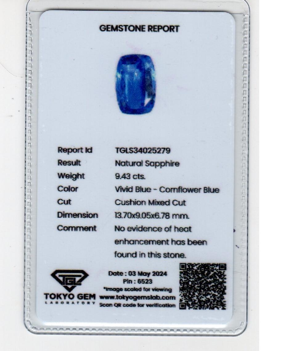 Certified 9.43 Carat Unheated Vivid Blue Sapphire & Diamond Cocktail Ring In New Condition For Sale In Bangkok, Bangkok