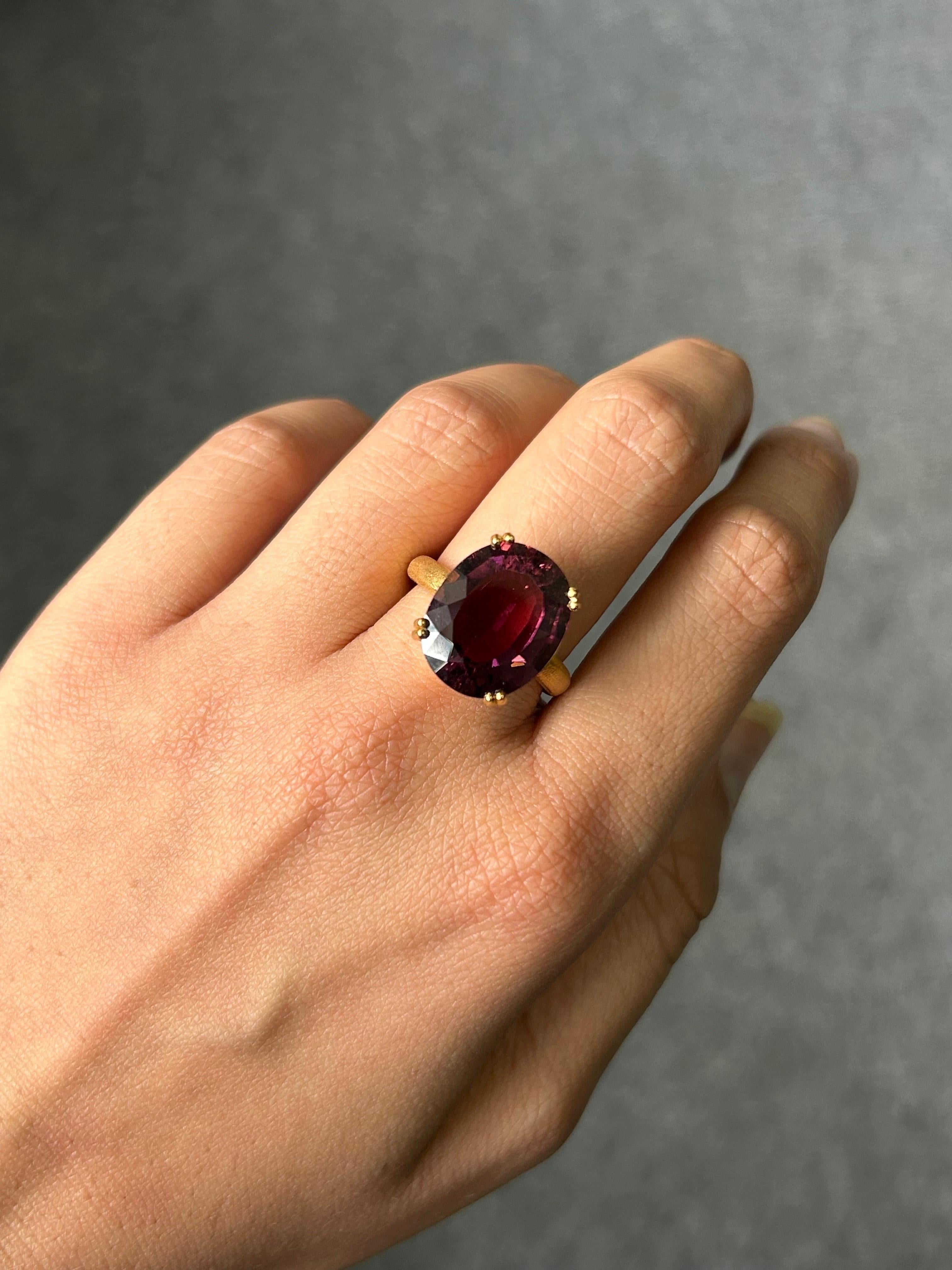 Certified 9.45 Carat Oval Shaped Pink Tourmaline Cocktail Solitaire Ring In New Condition For Sale In Bangkok, Thailand