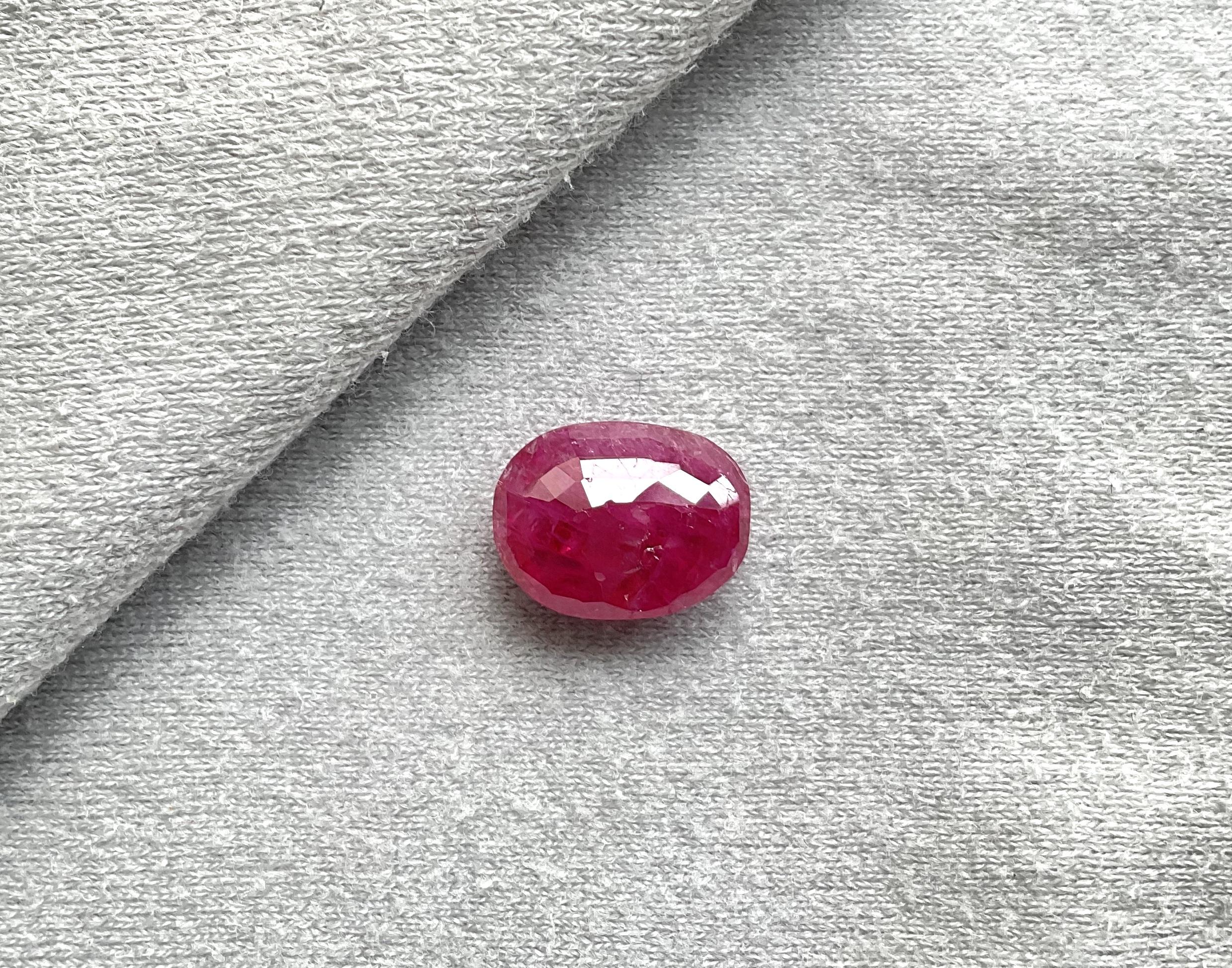 zertifizierter 9.51 Karat unbehandelter burmesischer Rubin, ovaler facettierter Schliff, natürlicher Edelstein im Zustand „Neu“ in Jaipur, RJ