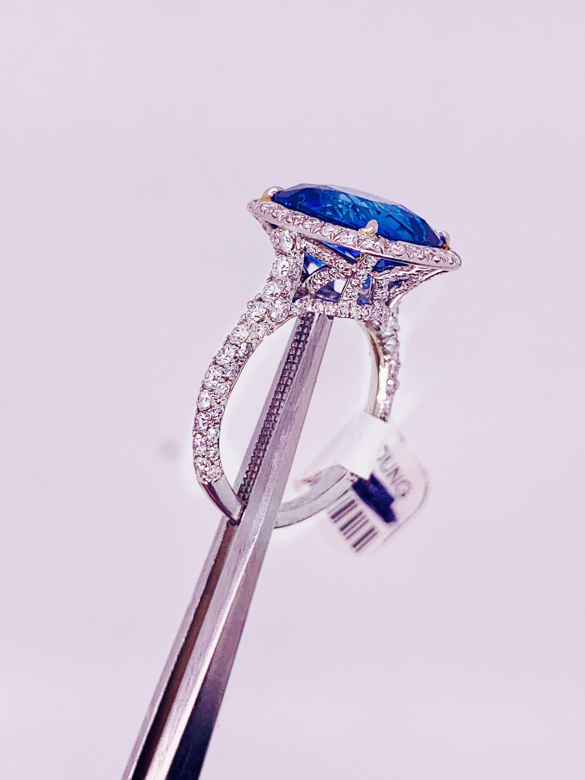 Certified 9.55 Carat Royal Blue Sapphire Diamond Ring In New Condition In New York, NY