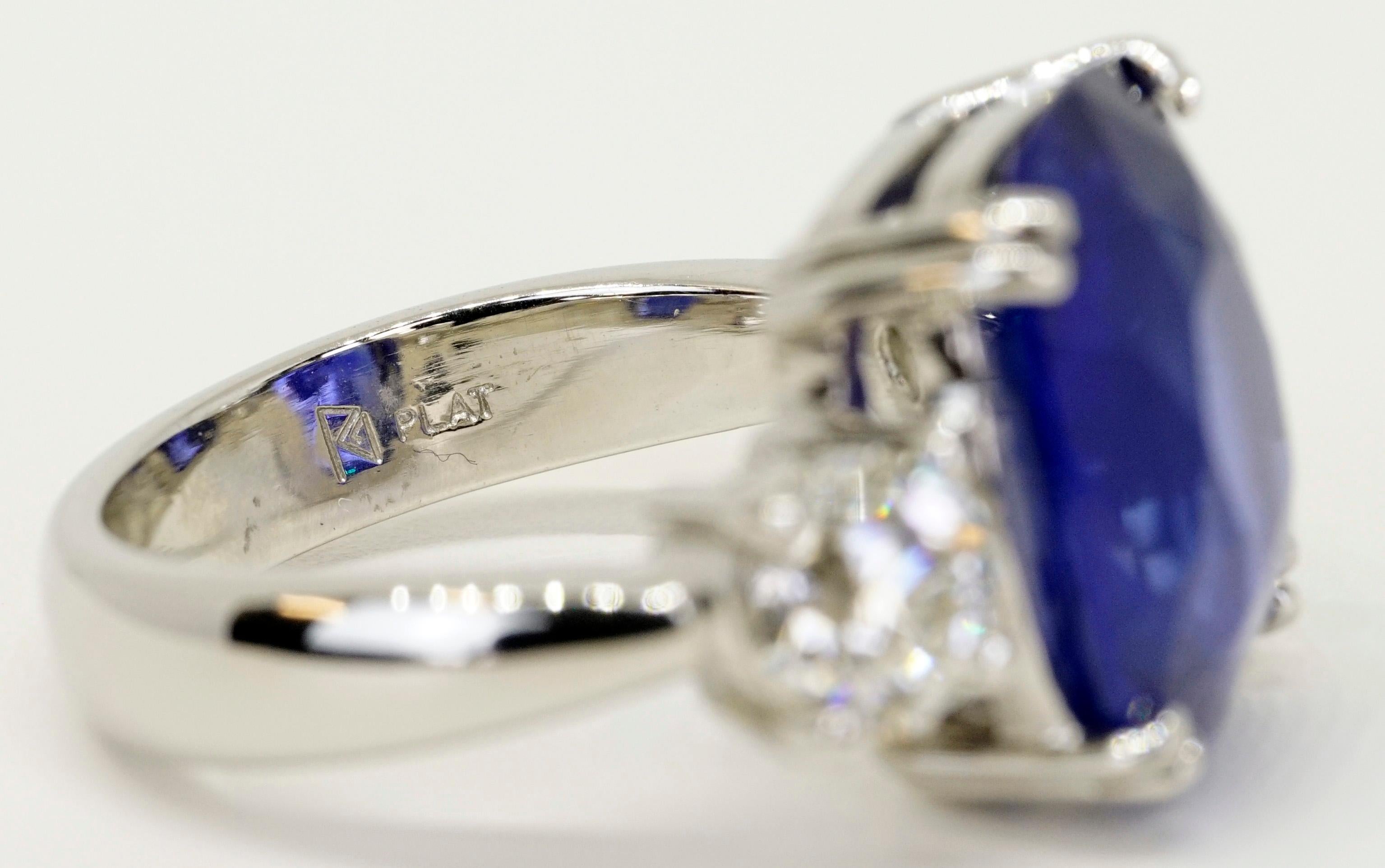 Certified 9.67 Carats Ceylon Sapphire Three Stone Ring In New Condition In Saint Louis, MO