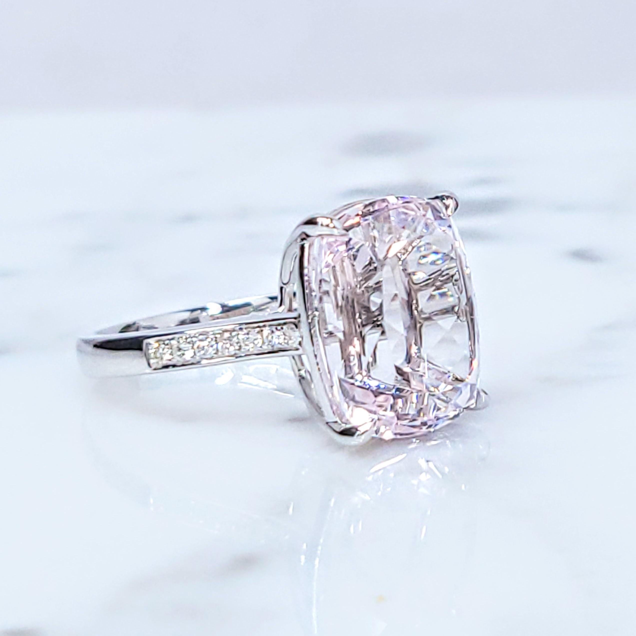 Certified 9.70 Carat Morganite & Diamond Ring in 18K White Gold In New Condition For Sale In KOWLOON, HK