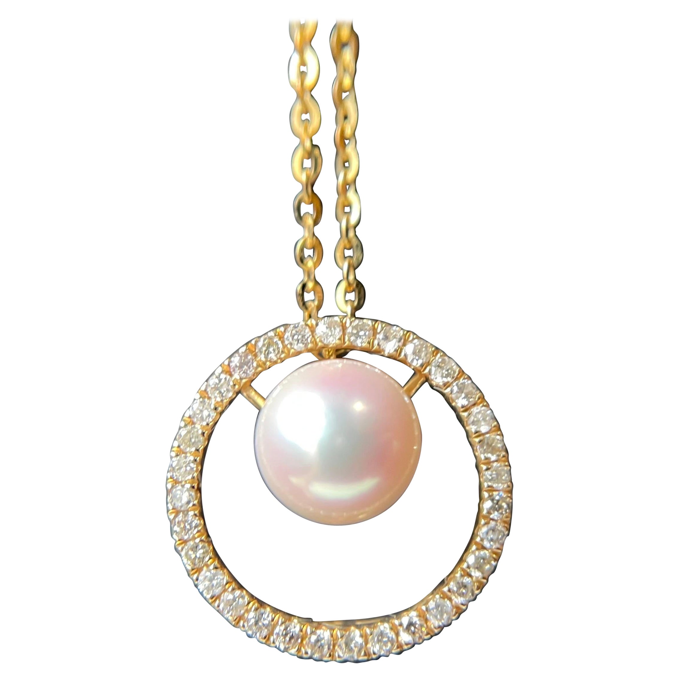 Colgante de diamantes en forma de círculo con perla de Akoya japonesa de grado AAAA certificada en venta