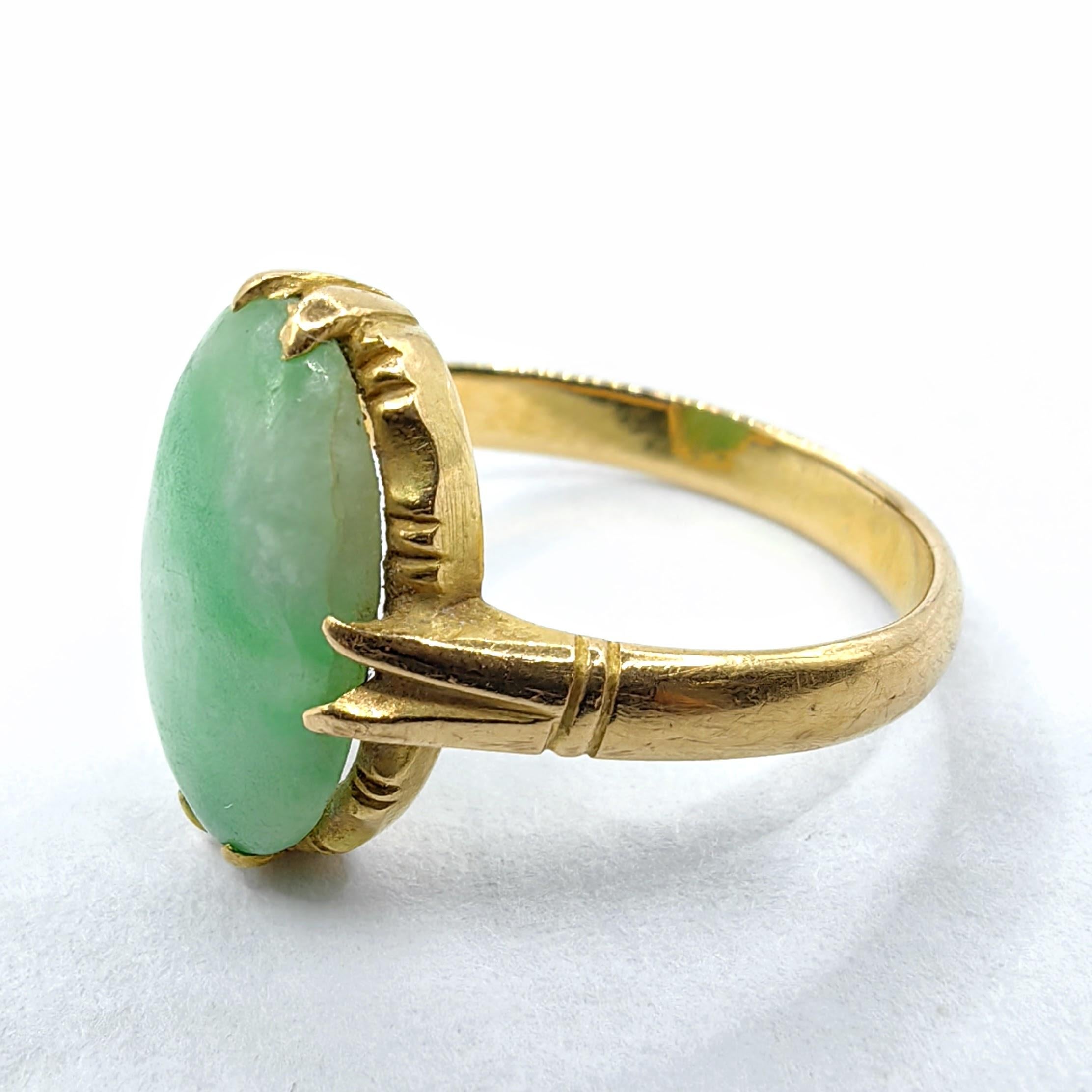 Contemporary Certified Antique Burmese Green Moss in Snow Oval Jadeite Jade Ring in 18K Gold For Sale