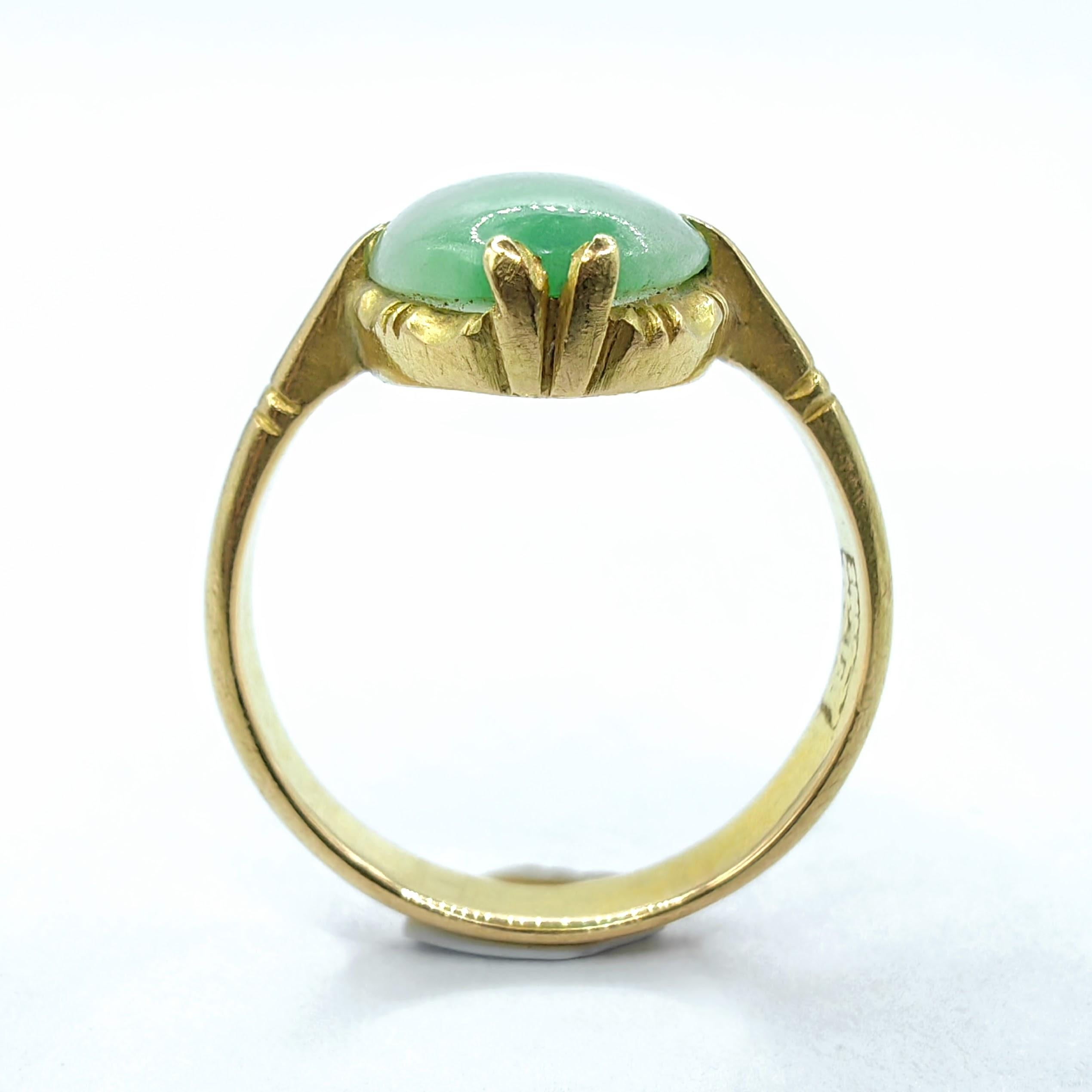 Women's Certified Antique Burmese Green Moss in Snow Oval Jadeite Jade Ring in 18K Gold For Sale