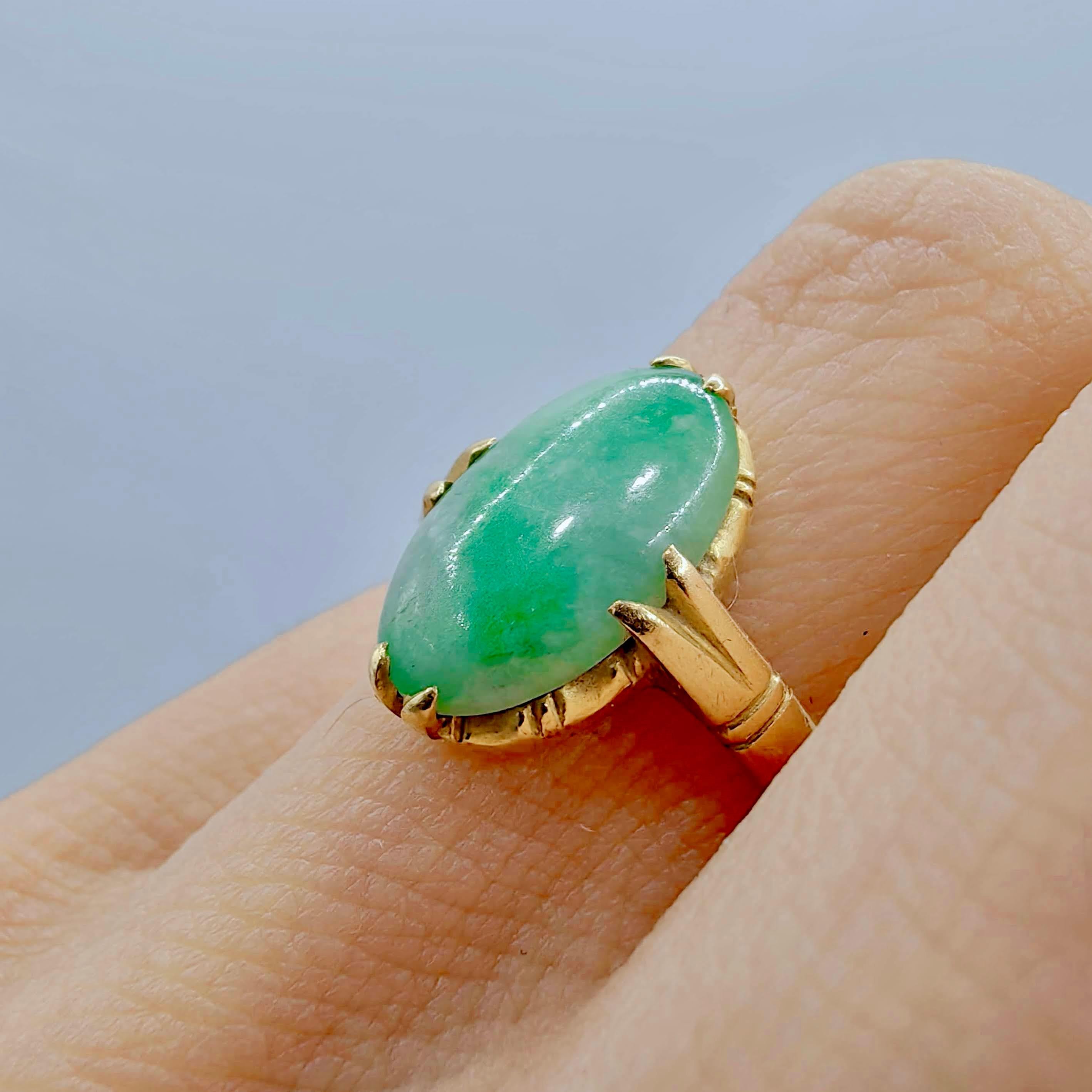 Certified Antique Burmese Green Moss in Snow Oval Jadeite Jade Ring in 18K Gold For Sale 2