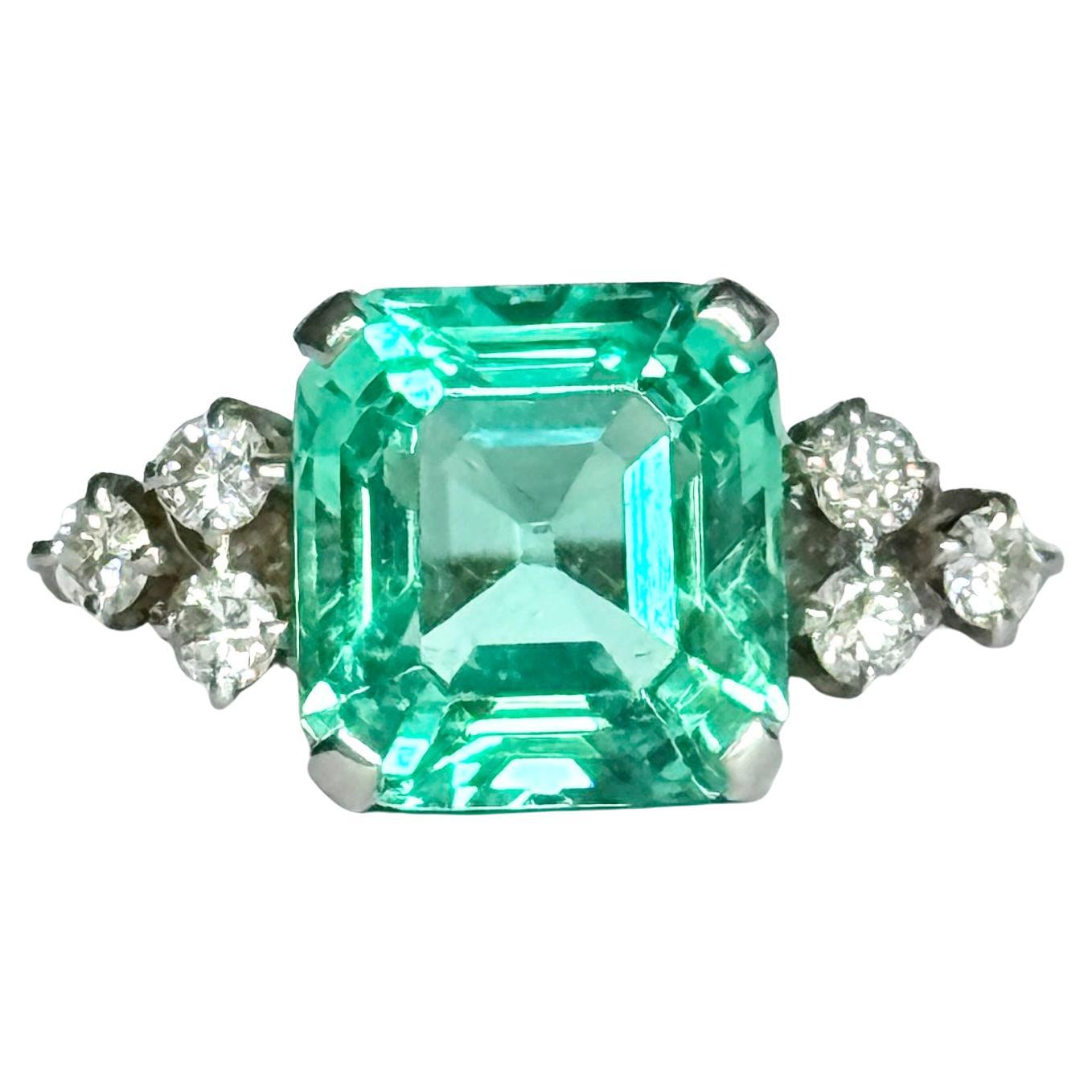 Certified Antique Emerald and Diamond 18 Carat White Gold Solitaire Ring For Sale