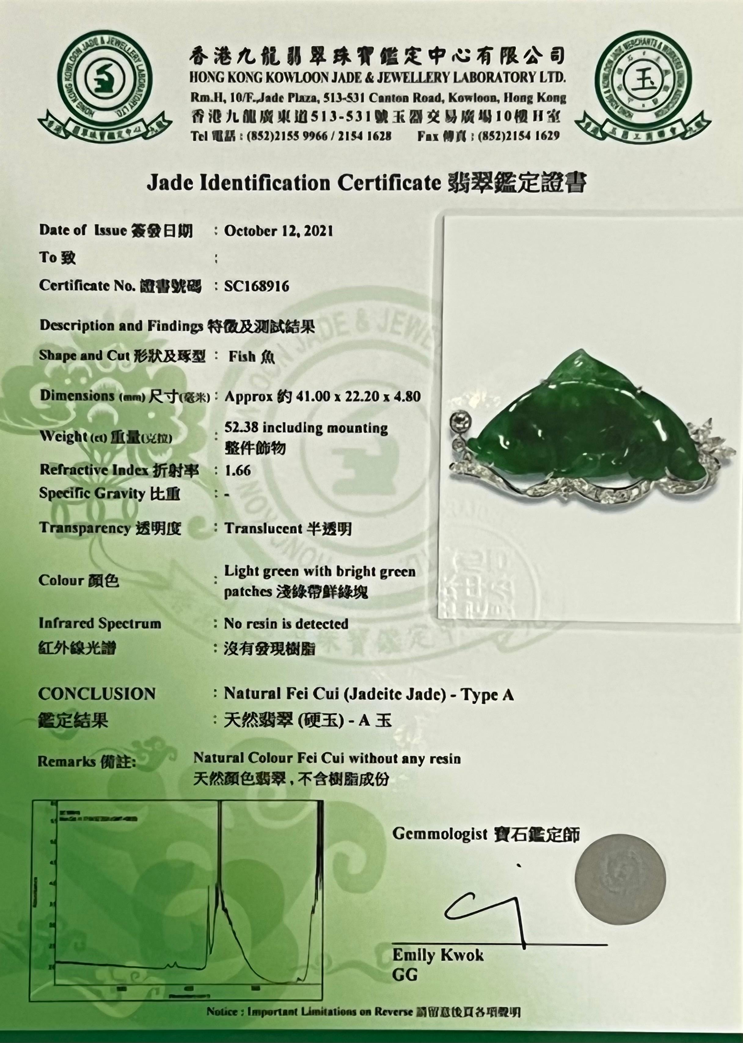 Zertifizierte apfelgrüne geschnitzte Fisch-Jade- und Diamant-Brosche, Symbol für Reichtum im Angebot 14
