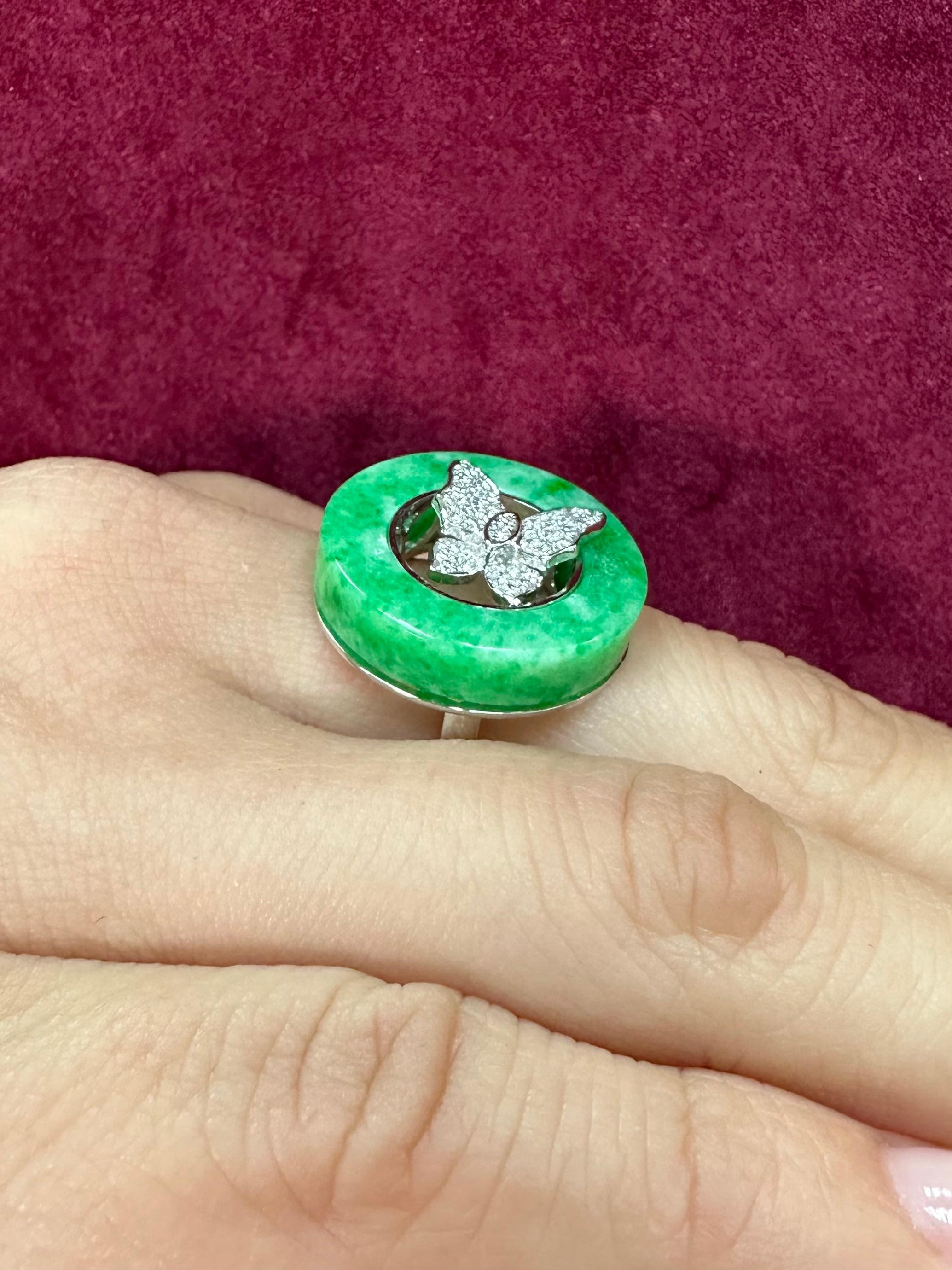 Certified Apple Green Jade 14.24 Cts and Diamond Butterfly Ring, Well Designed In New Condition For Sale In Hong Kong, HK