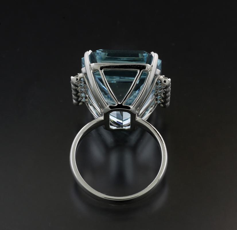 Anillo Cóctel Diamante Aguamarina Certificado 27,82 ct, Oro Blanco 750 en Nuevo estado para la venta en München, DE