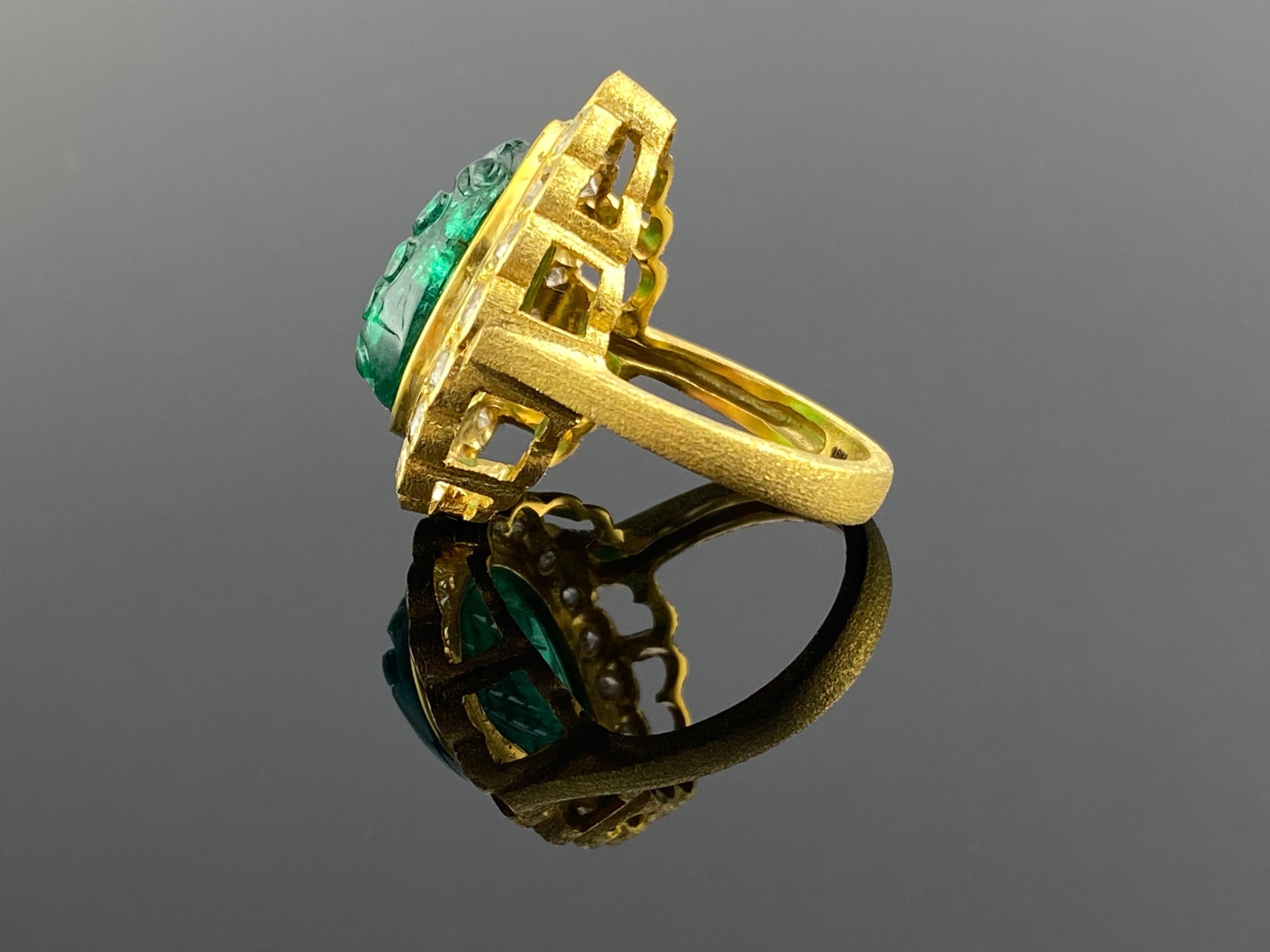 Certified Art Deco 11.46 Carat Carved Emerald Diamond Cocktail Engagement Ring In New Condition For Sale In Bangkok, Thailand