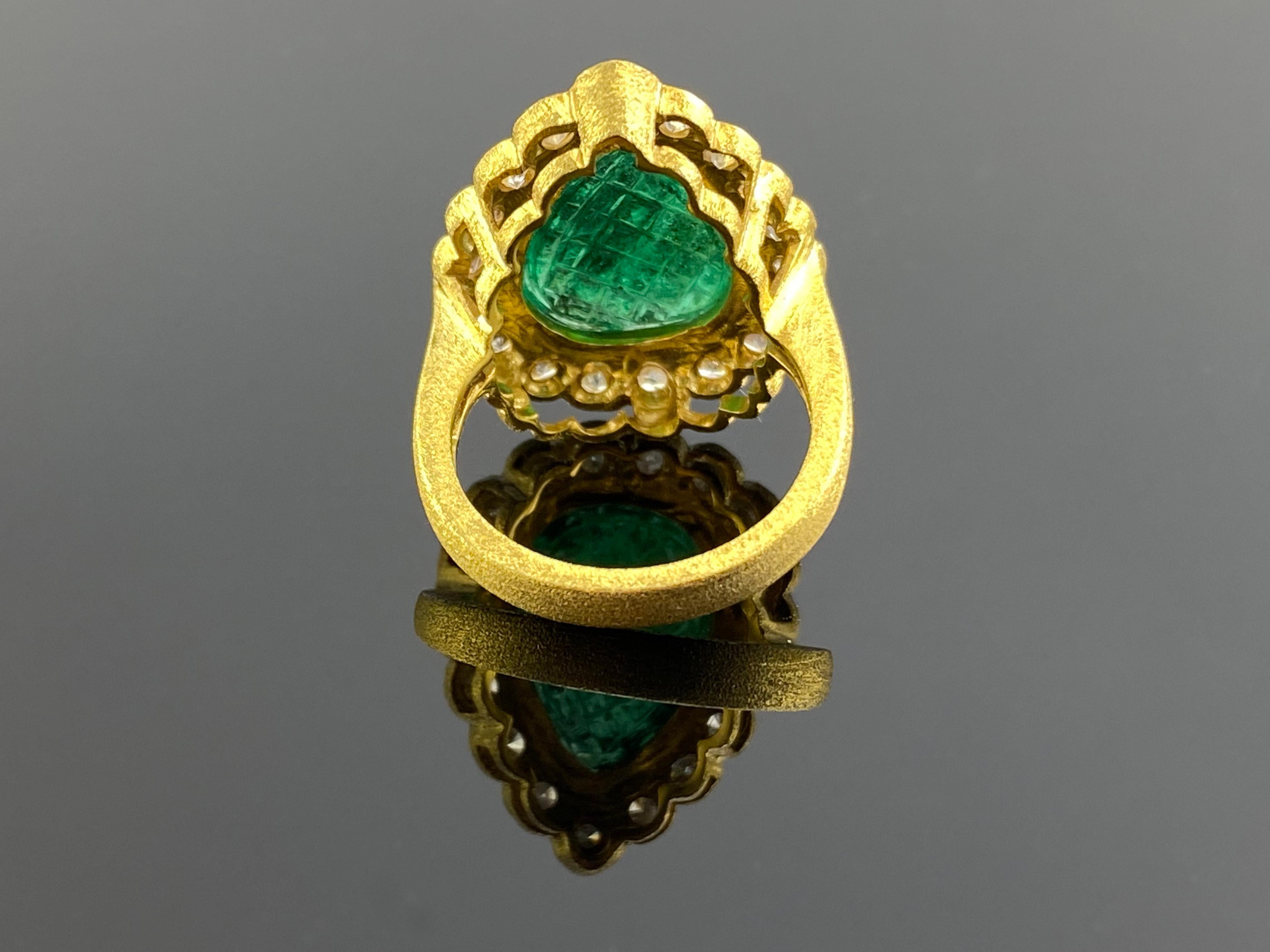 Women's Certified Art Deco 11.46 Carat Carved Emerald Diamond Cocktail Engagement Ring For Sale