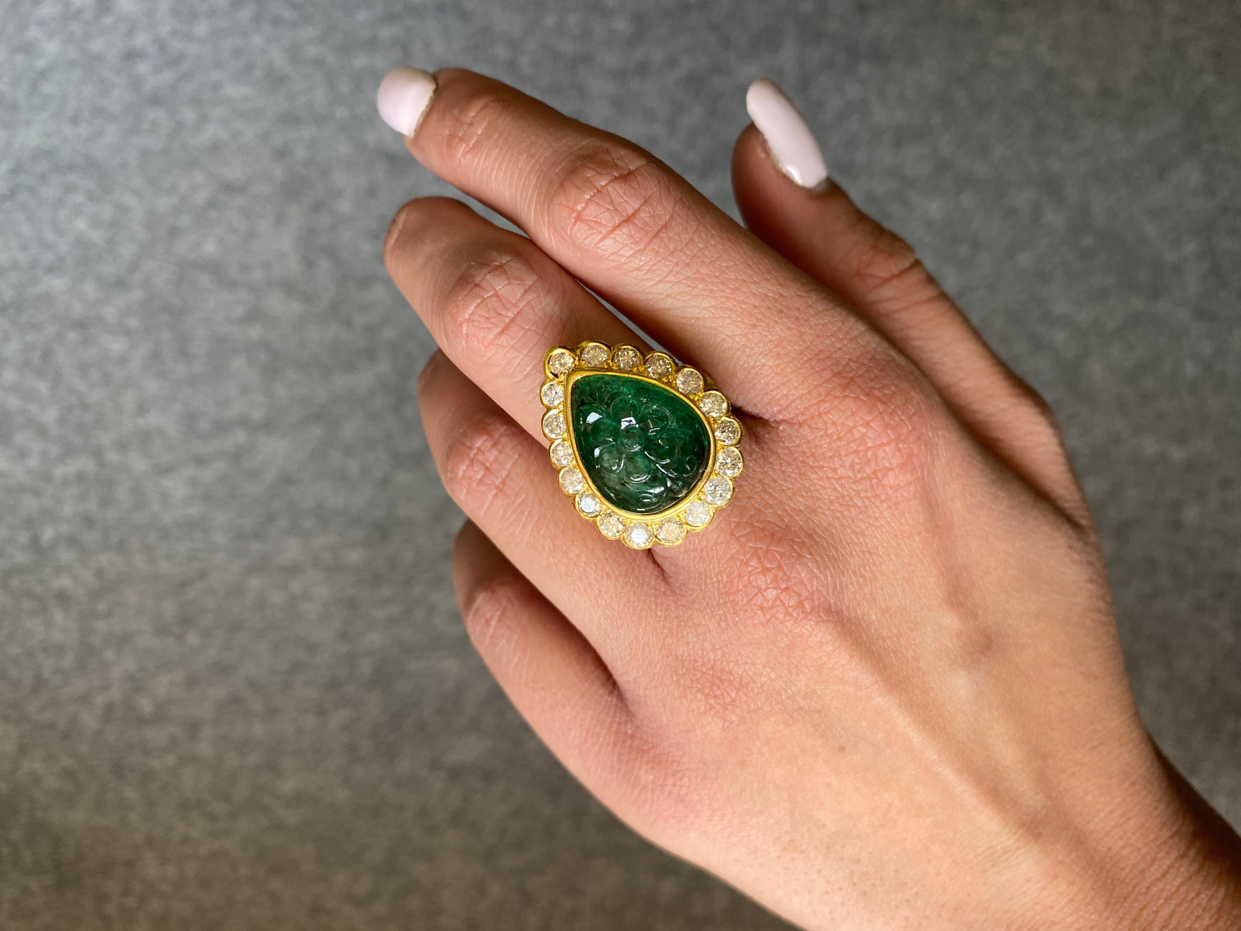 Certified Art Deco 11.46 Carat Carved Emerald Diamond Cocktail Engagement Ring For Sale 2