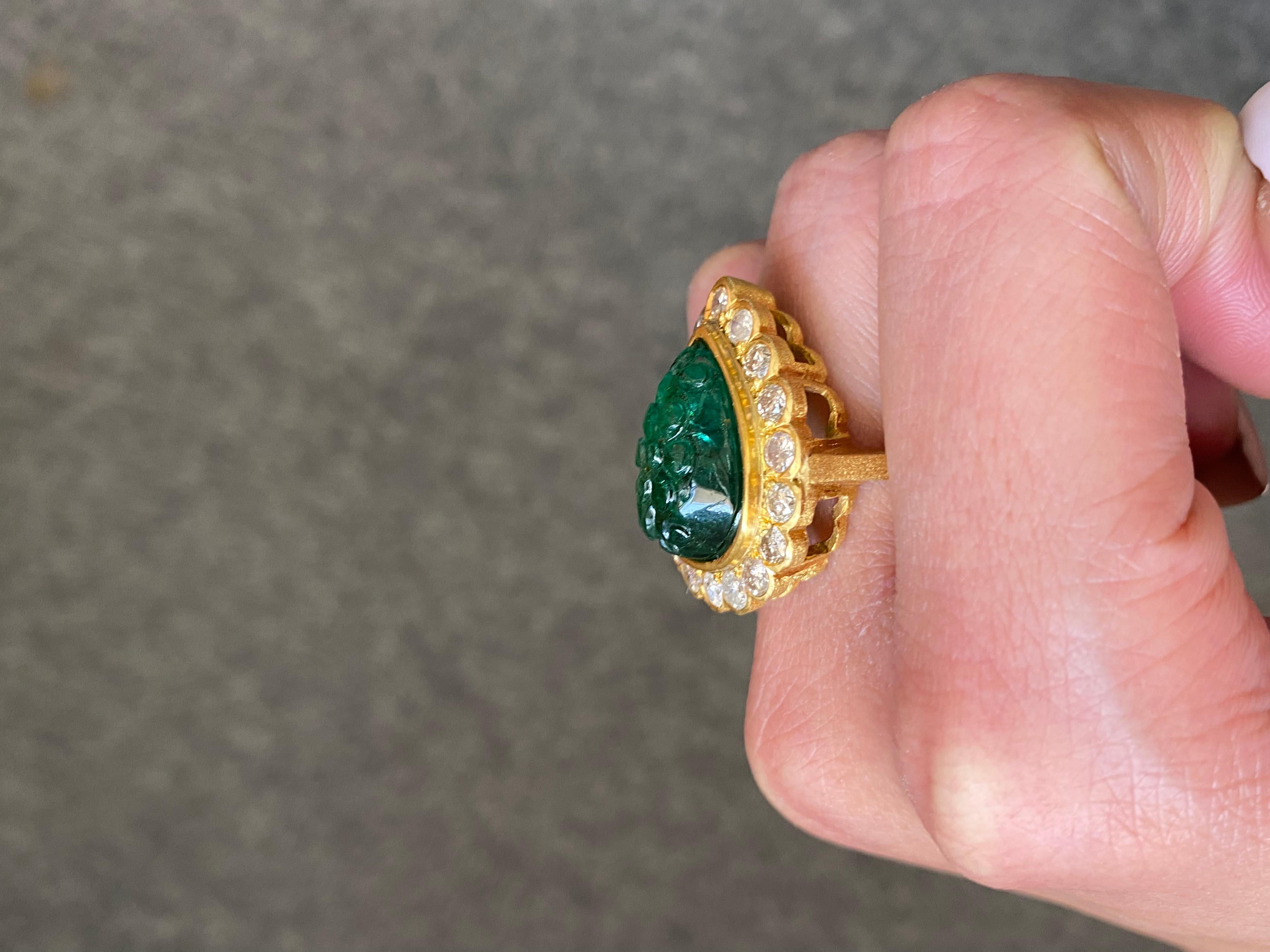 Certified Art Deco 11.46 Carat Carved Emerald Diamond Cocktail Engagement Ring For Sale 3