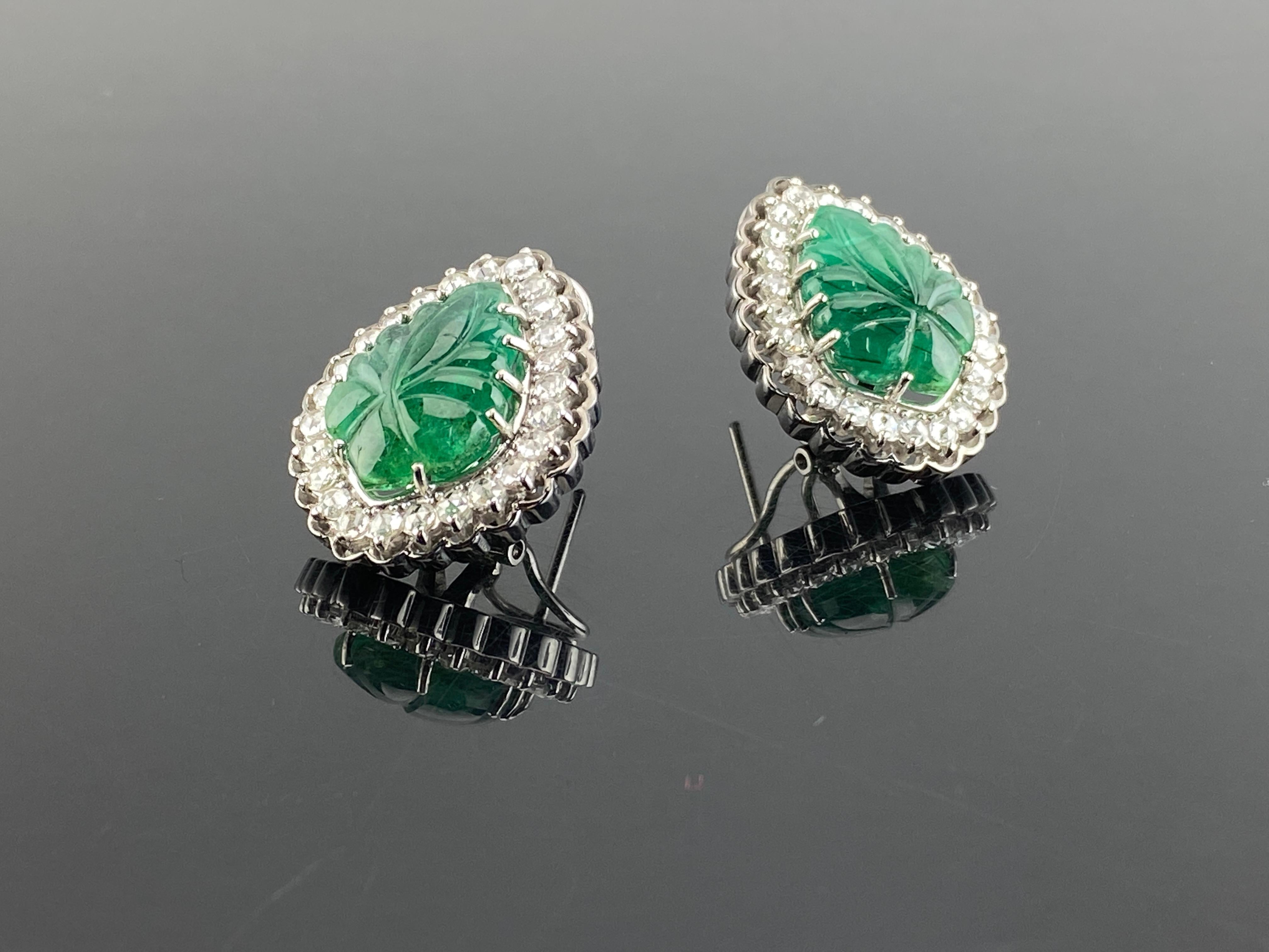 Certified Art Deco Style Natural Emerald Leafs Carved Earrings Set in 18K Gold For Sale 9