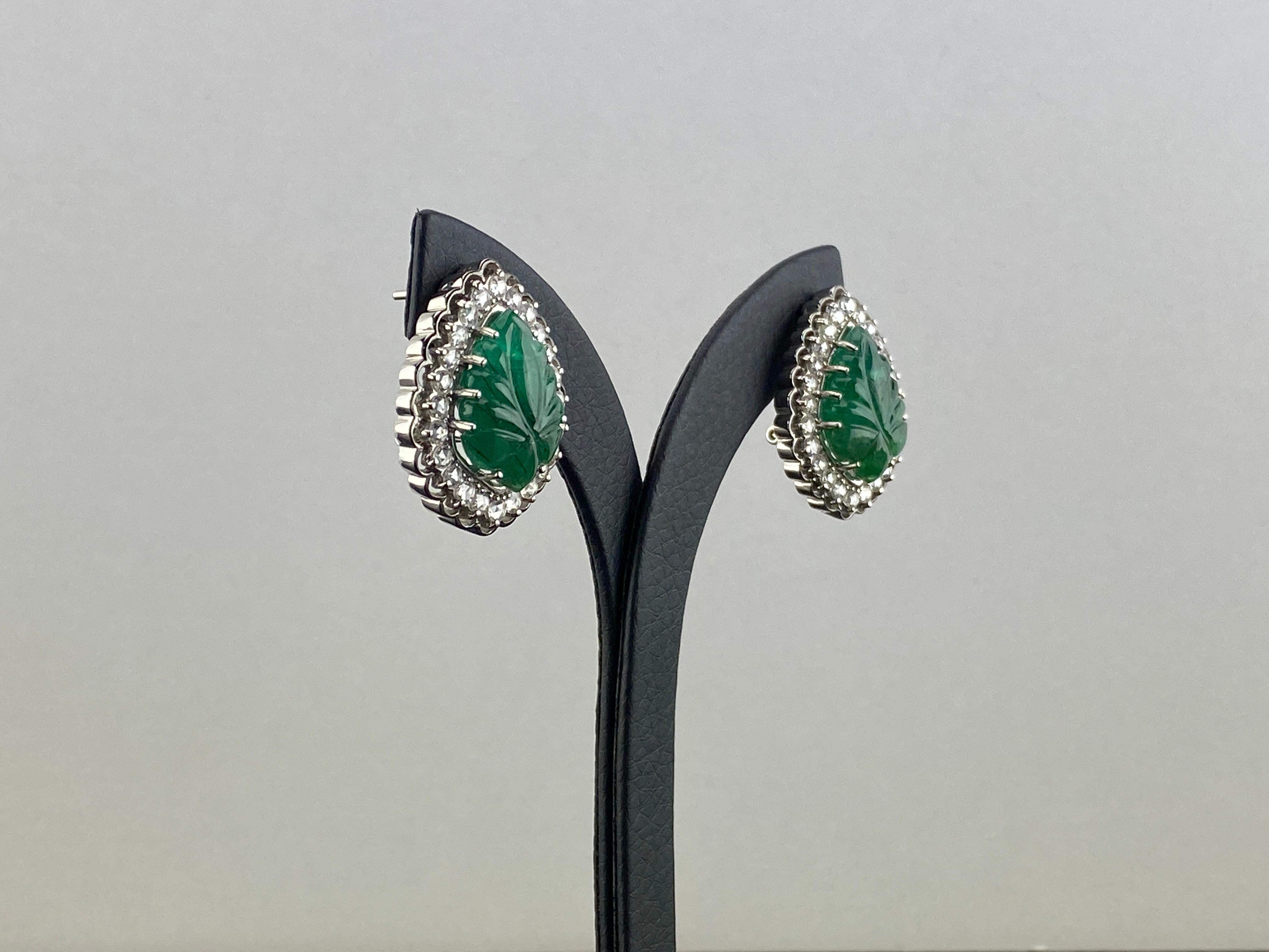 Emerald Cut Certified Art Deco Style Natural Emerald Leafs Carved Earrings Set in 18K Gold For Sale