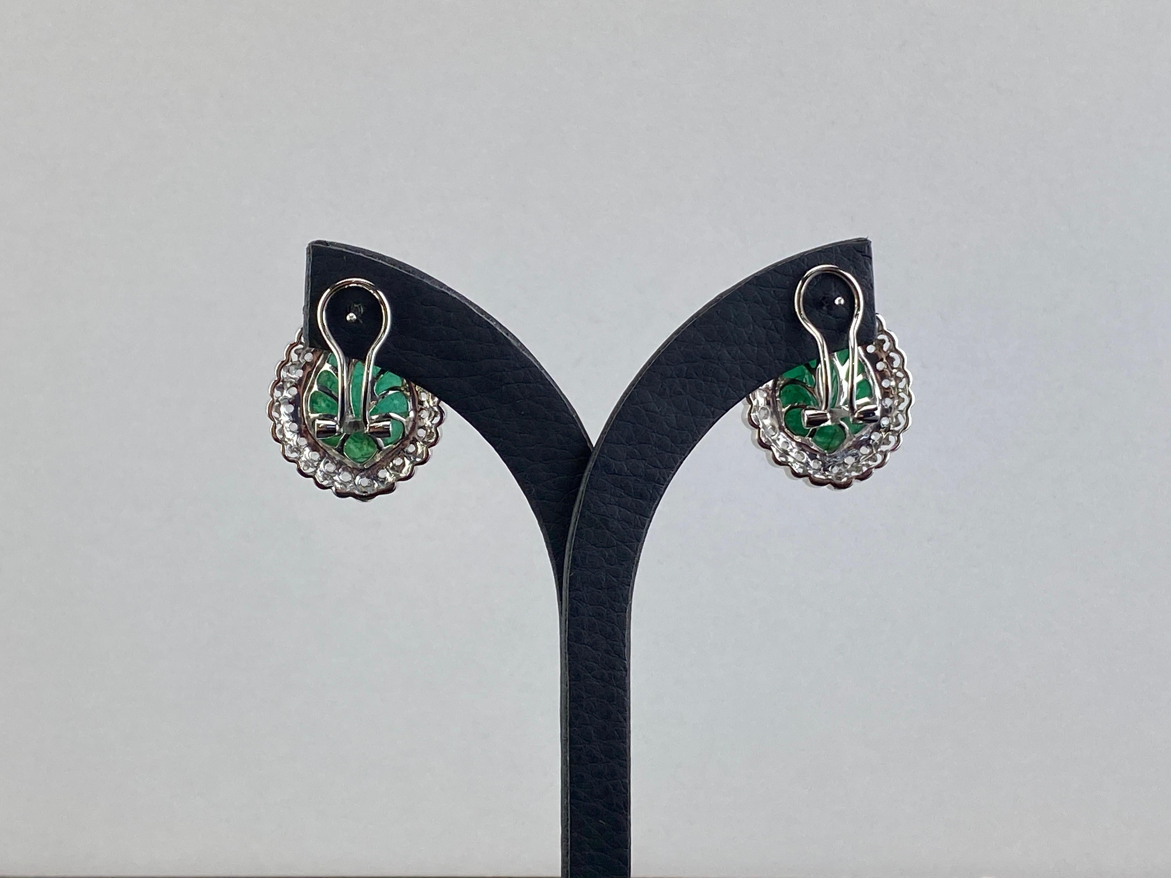 Women's Certified Art Deco Style Natural Emerald Leafs Carved Earrings Set in 18K Gold For Sale