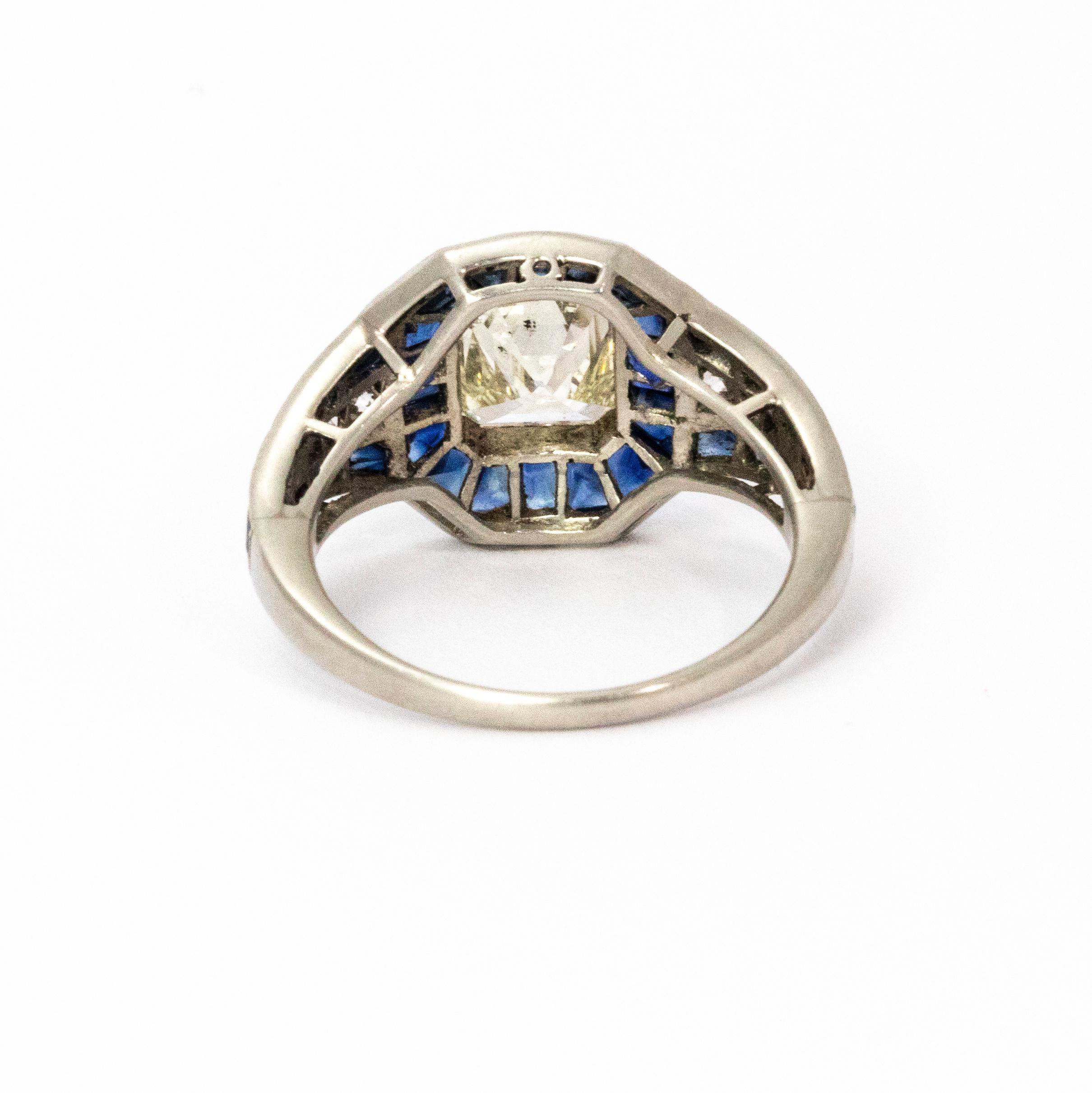 Certified Art Deco Sapphire and Diamond Platinum Ring im Zustand „Gut“ in Chipping Campden, GB
