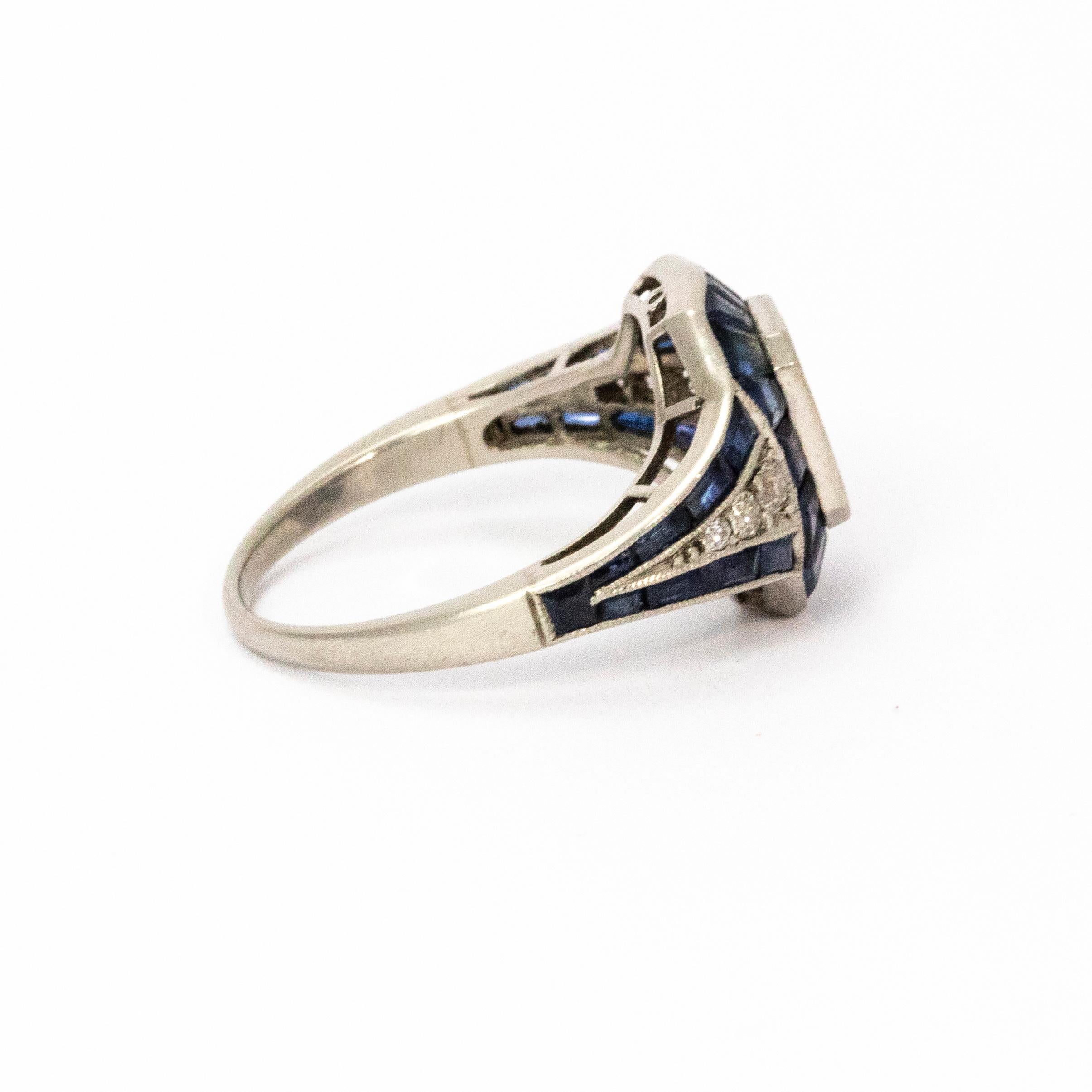 Certified Art Deco Sapphire and Diamond Platinum Ring für Damen oder Herren