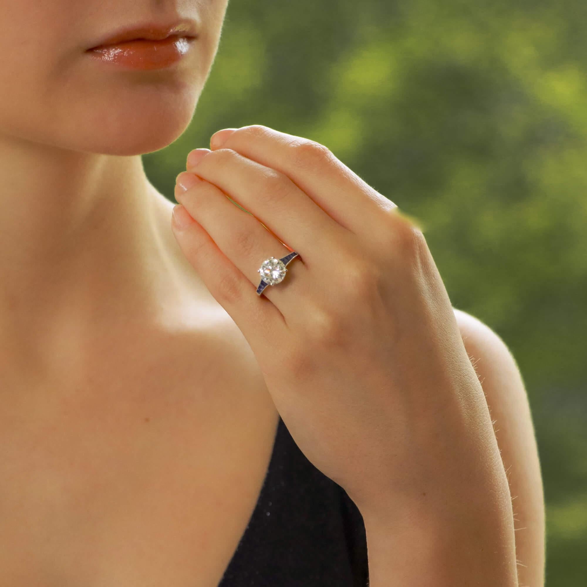 zertifizierter Verlobungsring im Art-déco-Stil mit Diamanten und Saphiren aus Platin (Art déco) im Angebot