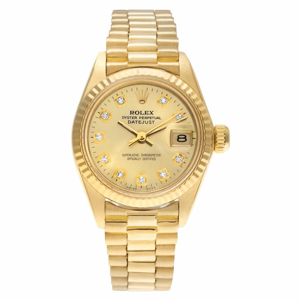 Rolex Datejust Reference #:6917. Ladies Rolex Datejust in 18k yellow gold. Auto w/ sweep seconds and date. Ref 6917. Circa 1979. Fine Pre-owned Rolex Watch. Certified preowned Vintage Rolex Datejust 6917 watch is made out of yellow gold on a Gold