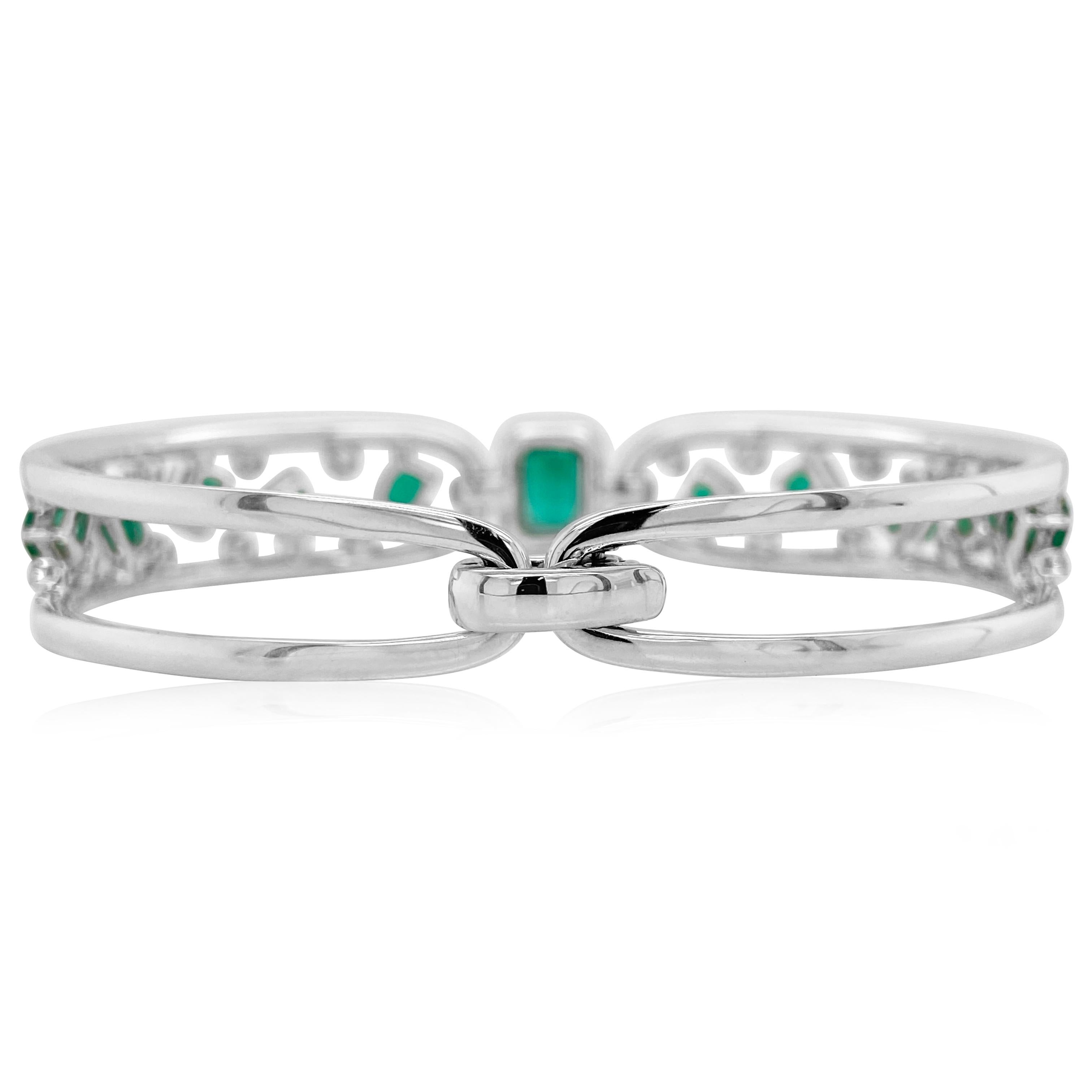 Art déco Bracelet certifié avec émeraudes de Colombie et diamants blancs naturels en or 18 carats en vente