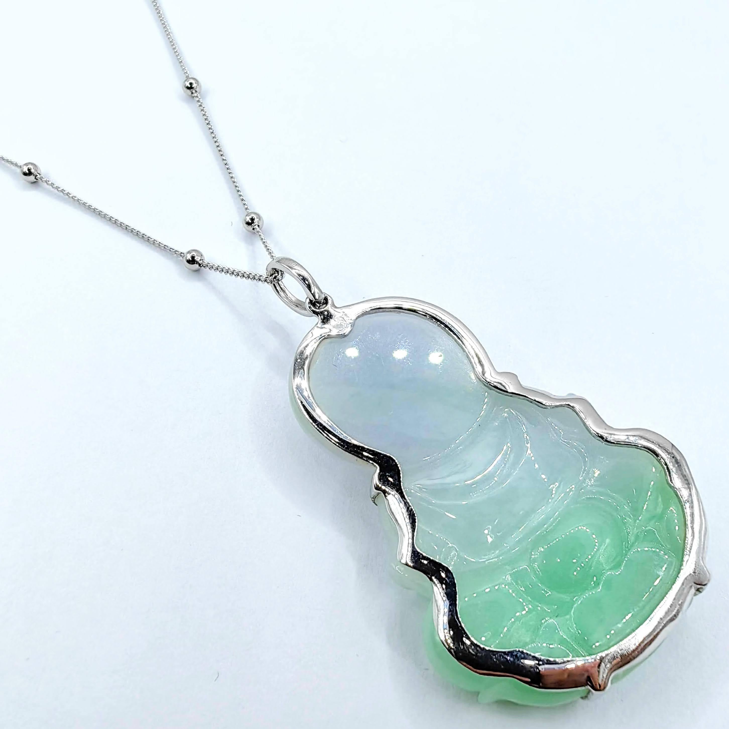 Contemporain Certified Bi-Color Green Jadeite Jade Kwan Yin Buddha Pendant in 18K White Gold en vente