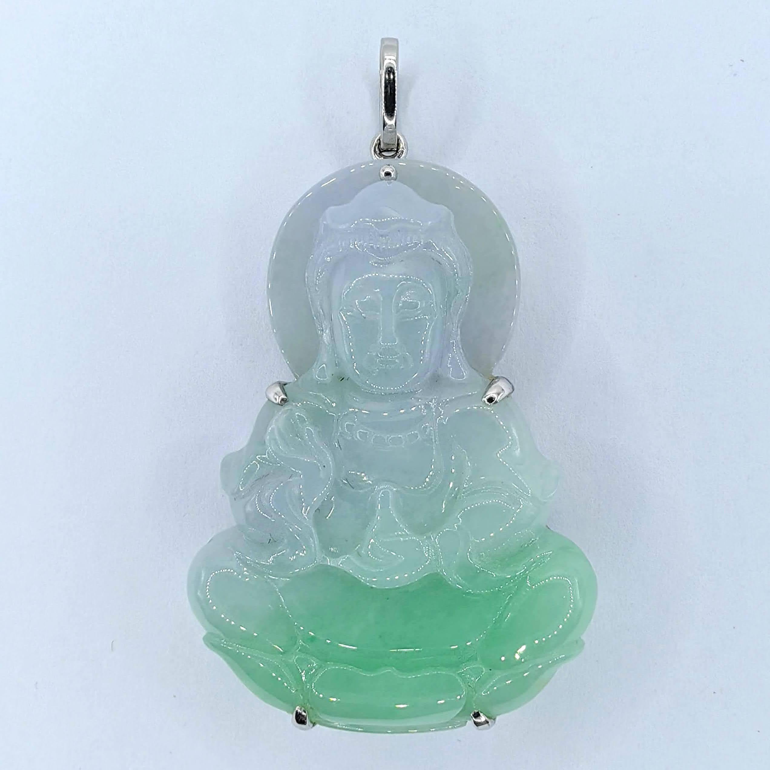 Certified Bi-Color Green Jadeite Jade Kwan Yin Buddha Pendant in 18K White Gold Neuf - En vente à Wan Chai District, HK