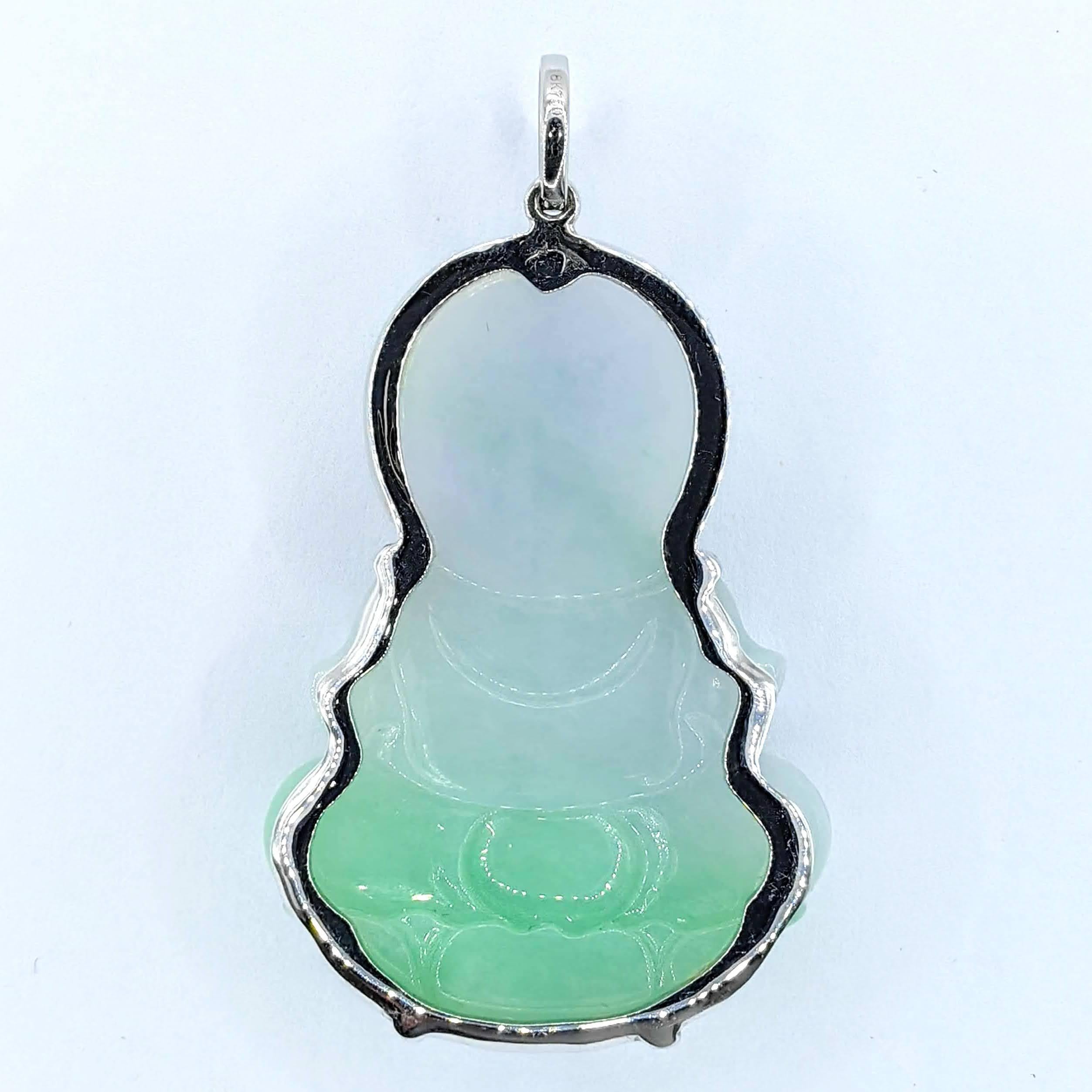 Certified Bi-Color Green Jadeite Jade Kwan Yin Buddha Pendant in 18K White Gold Unisexe en vente