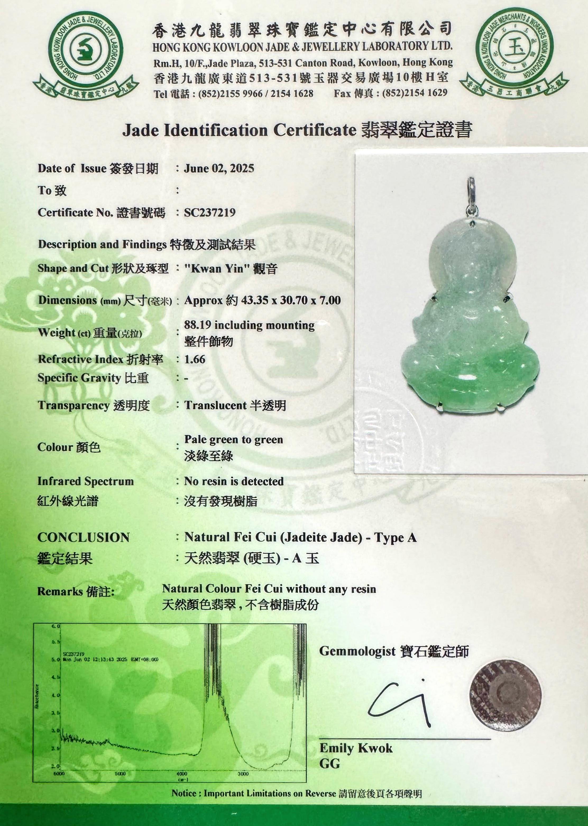 Certified Bi-Color Green Jadeite Jade Kwan Yin Buddha Pendant in 18K White Gold en vente 3