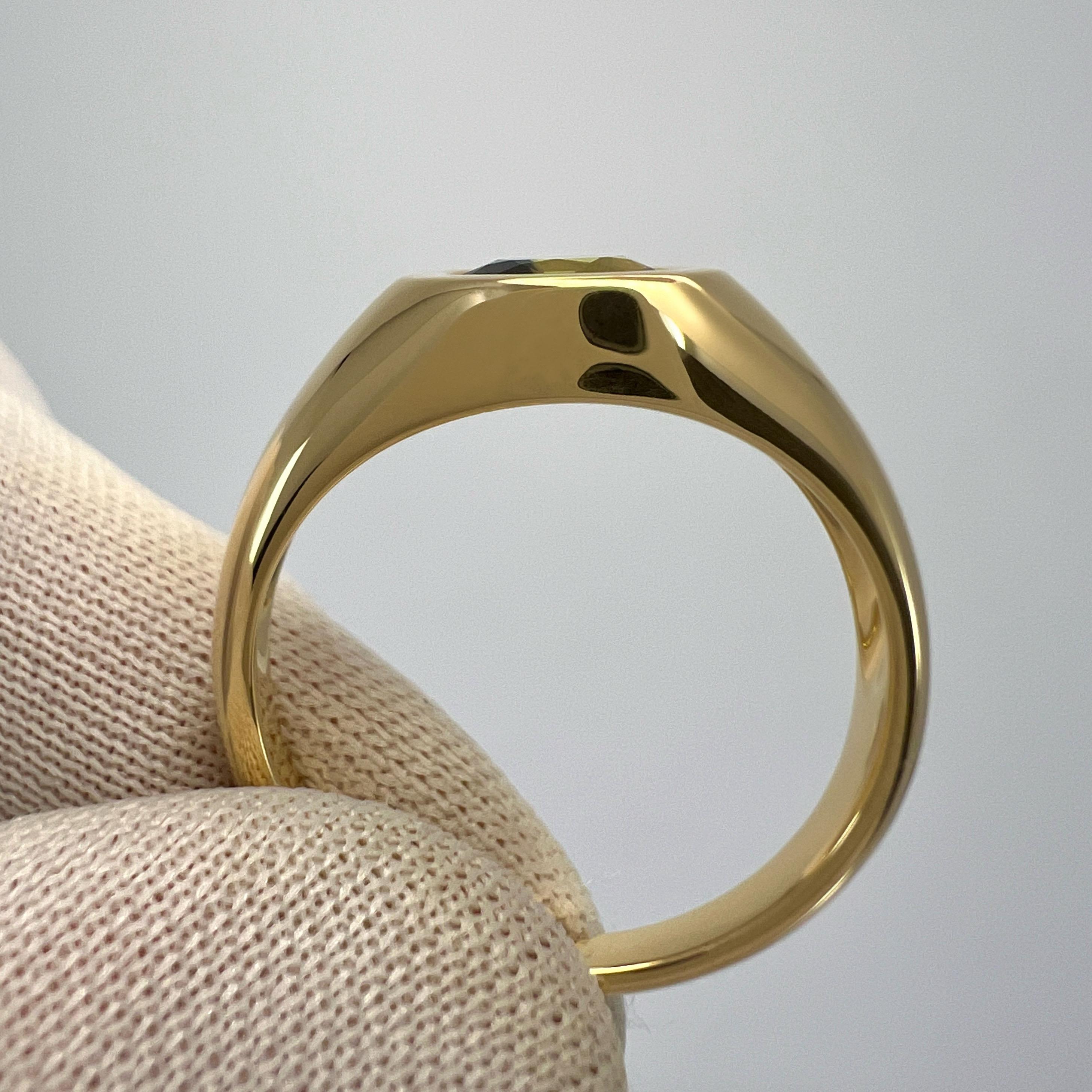 Certified Bi Colour Blue Yellow Sapphire Oval Cut 18k Yellow Gold Signet Ring For Sale 1