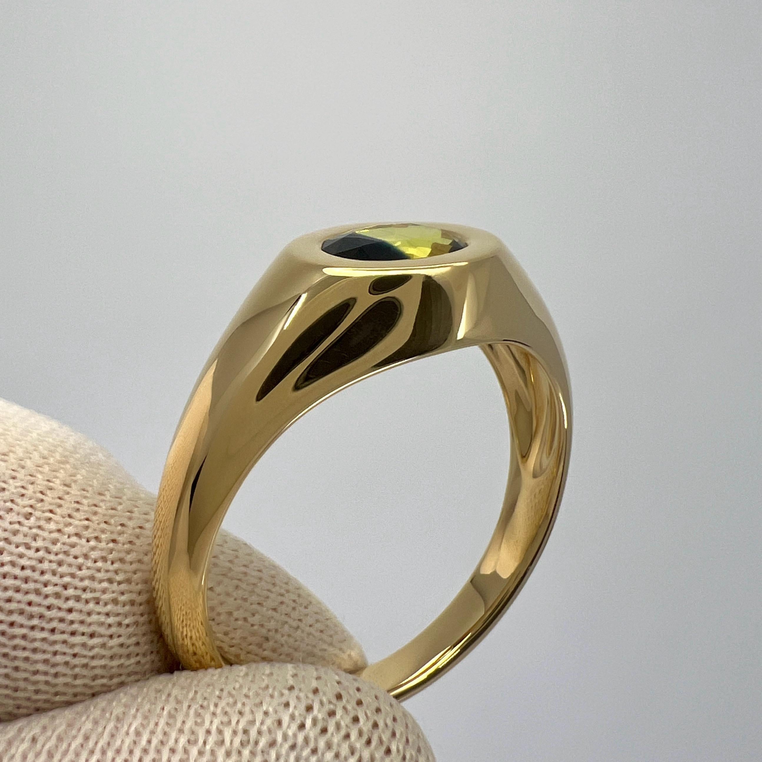 Certified Bi Colour Blue Yellow Sapphire Oval Cut 18k Yellow Gold Signet Ring For Sale 3