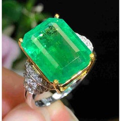 7 Carat Natural Emerald Diamond Engagement Ring Set in 18K Gold, Cocktail Ring