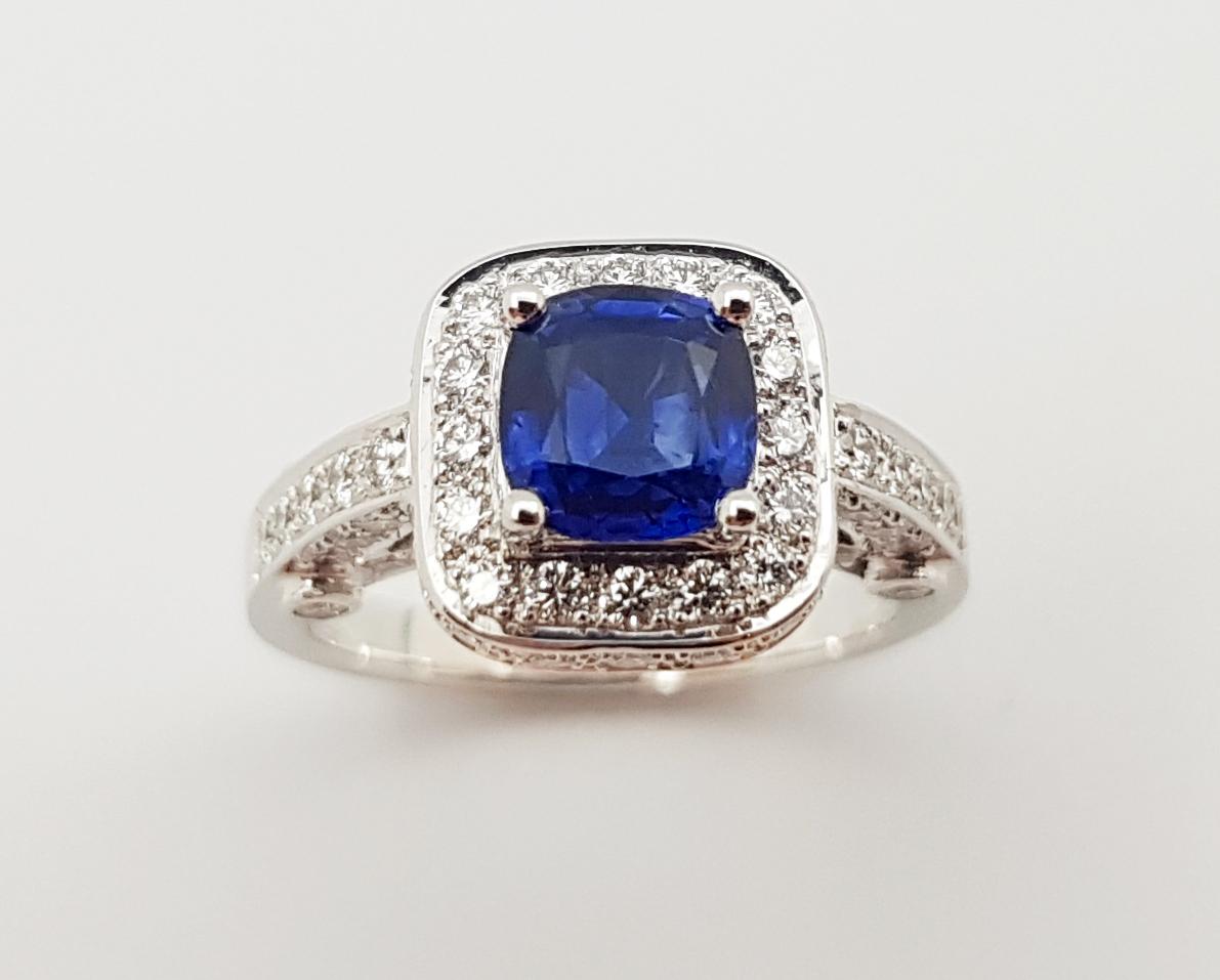 Certified Blue Sapphire with Diamond Ring Set in 18 Karat White Gold For Sale 1