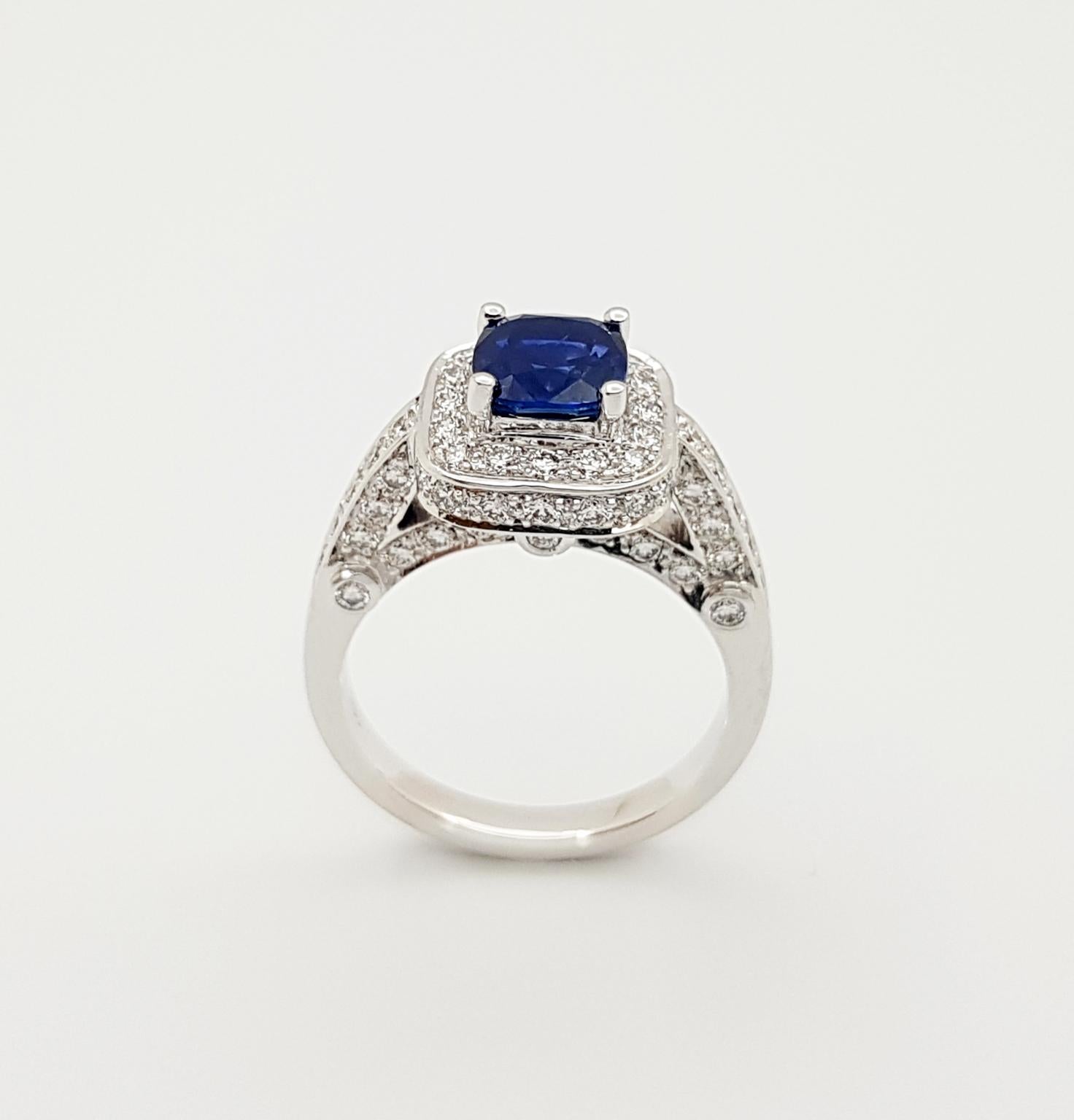 Certified Blue Sapphire with Diamond Ring Set in 18 Karat White Gold For Sale 2