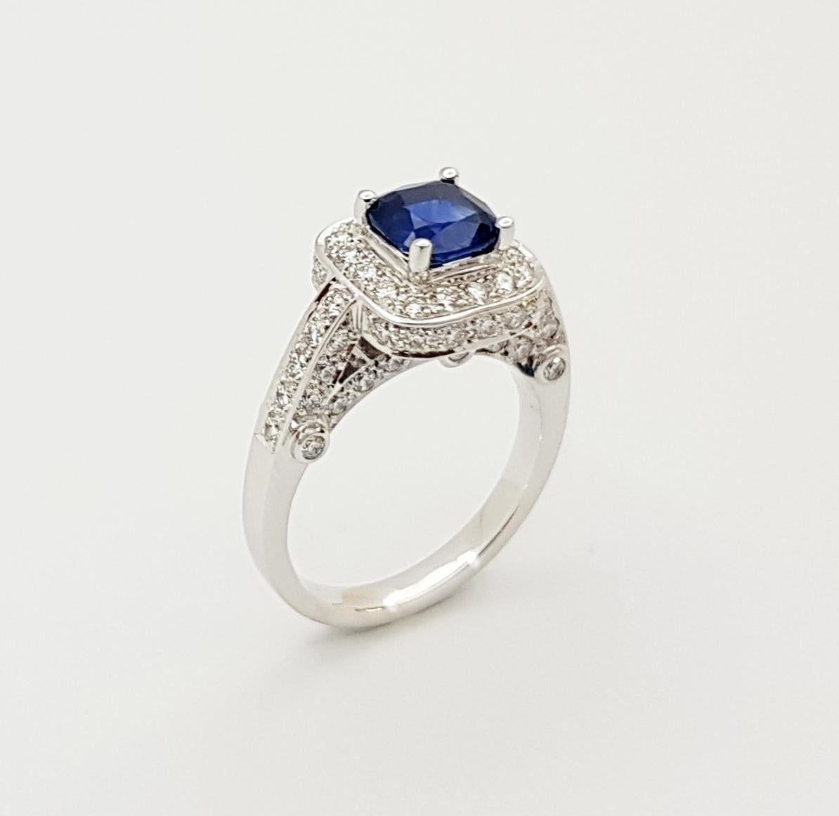Certified Blue Sapphire with Diamond Ring Set in 18 Karat White Gold For Sale 3