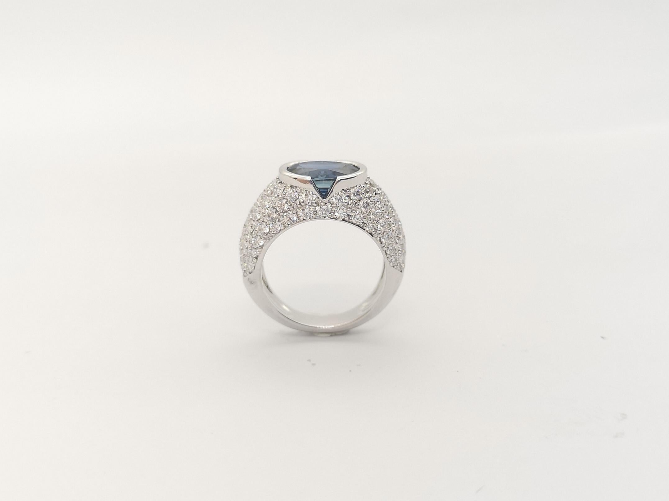 Certified Blue Sapphire with Diamond Ring Set in 18k White Gold Settings For Sale 7