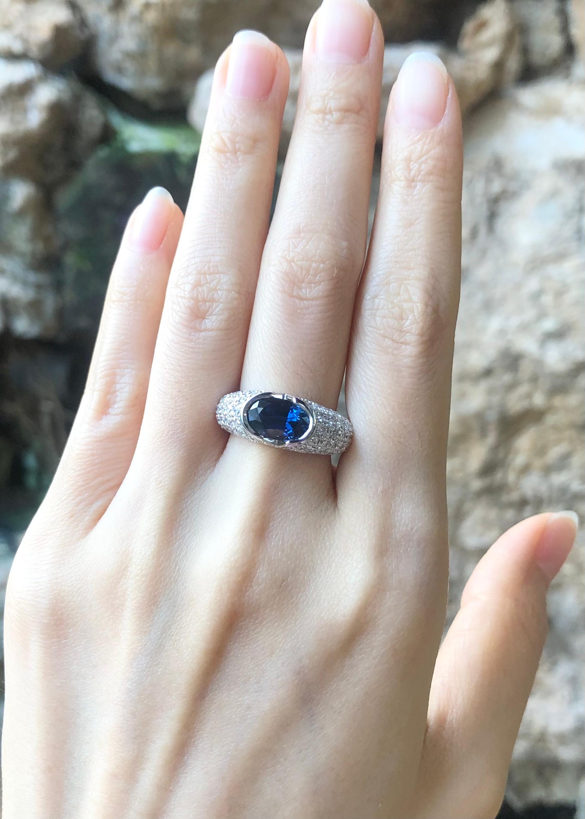 Blue Sapphire 2.72 carats with Diamond 1.83 carats Ring set in 18K White Gold Settings

Width:  1.1 cm 
Length: 0.7 cm
Ring Size: 53
Total Weight: 9.0 grams

