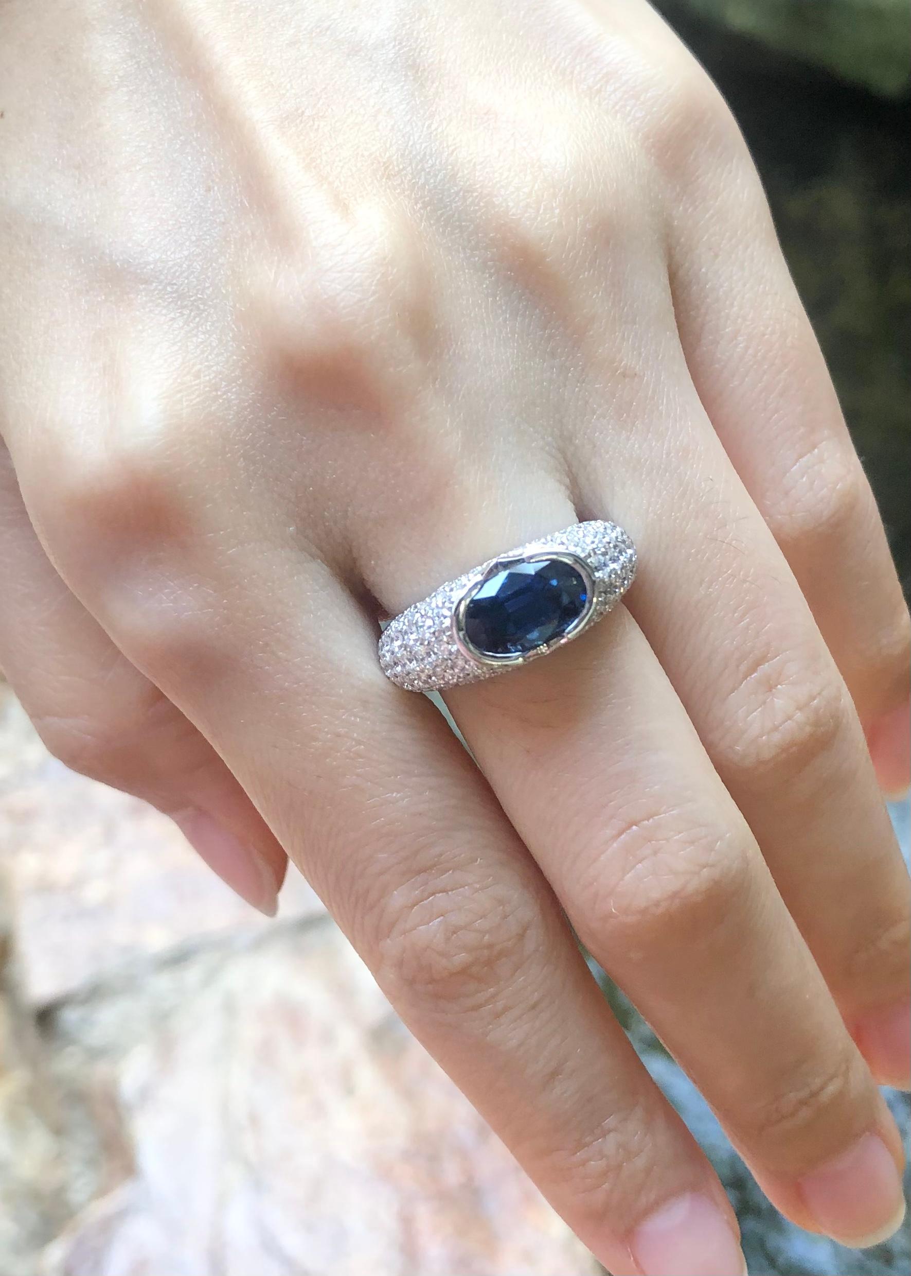 Women's or Men's Certified Blue Sapphire with Diamond Ring Set in 18k White Gold Settings For Sale
