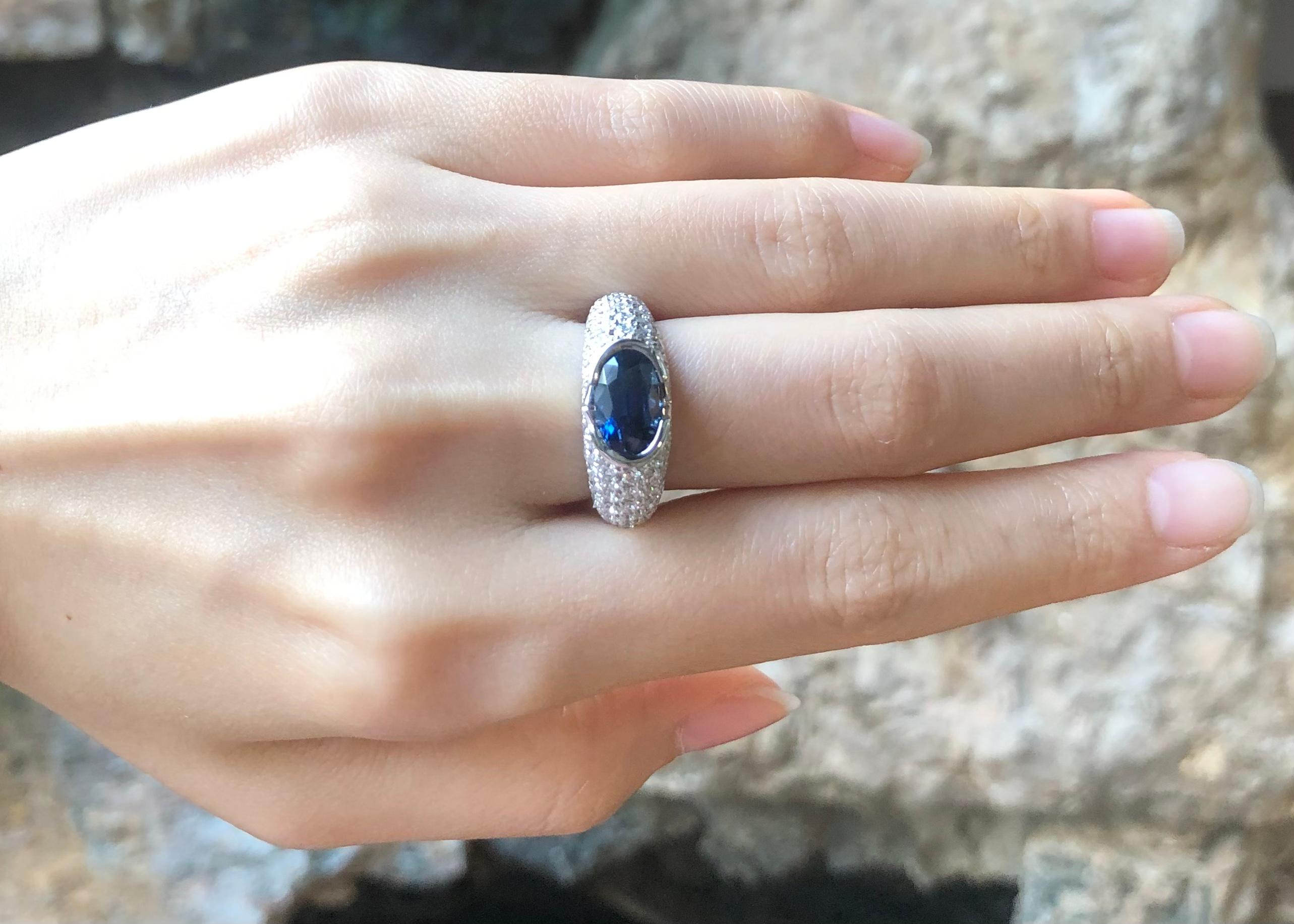 Certified Blue Sapphire with Diamond Ring Set in 18k White Gold Settings For Sale 1