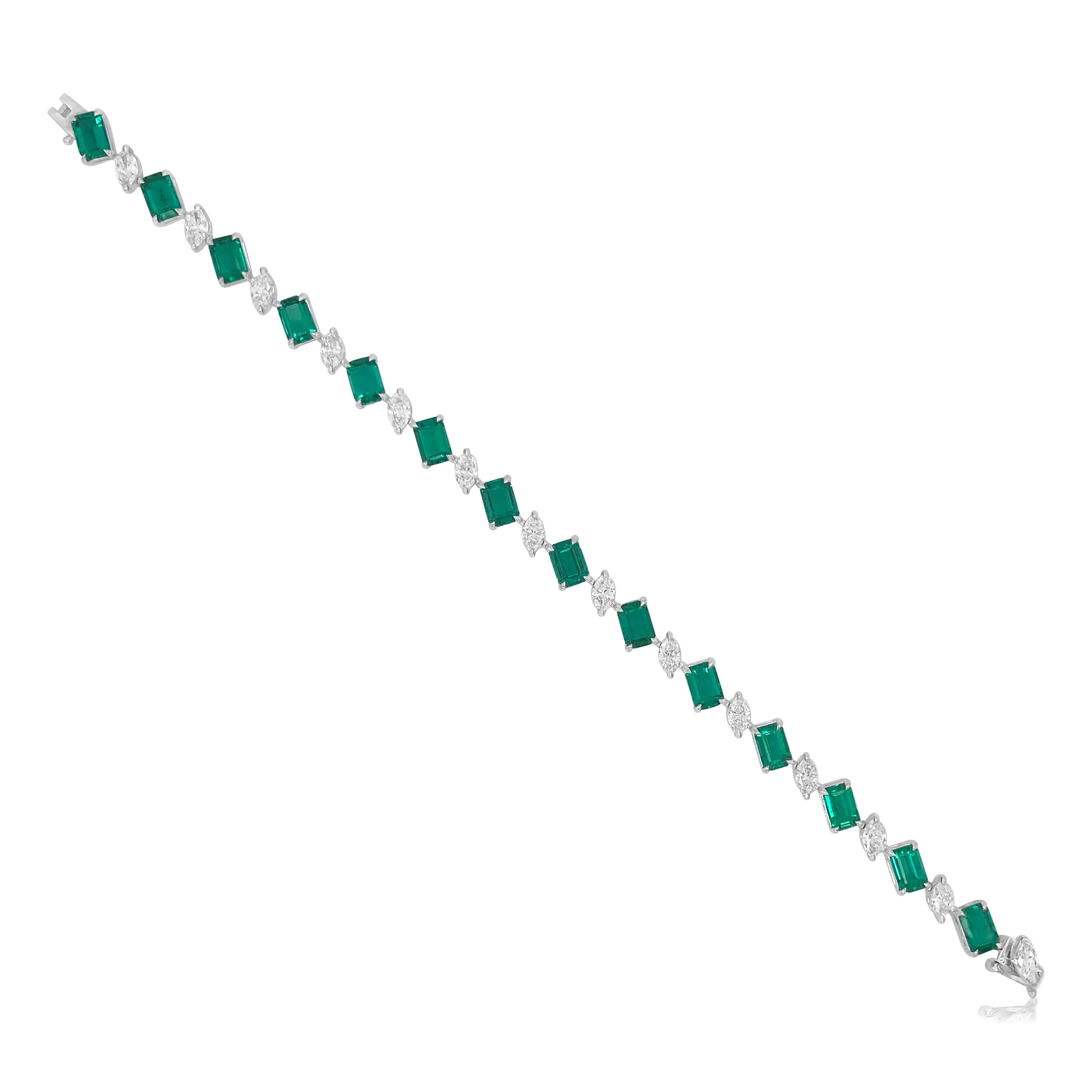 Contemporain Certified Bracelet with Colombian Emerald and Natural White Diamonds in 18K Gold en vente