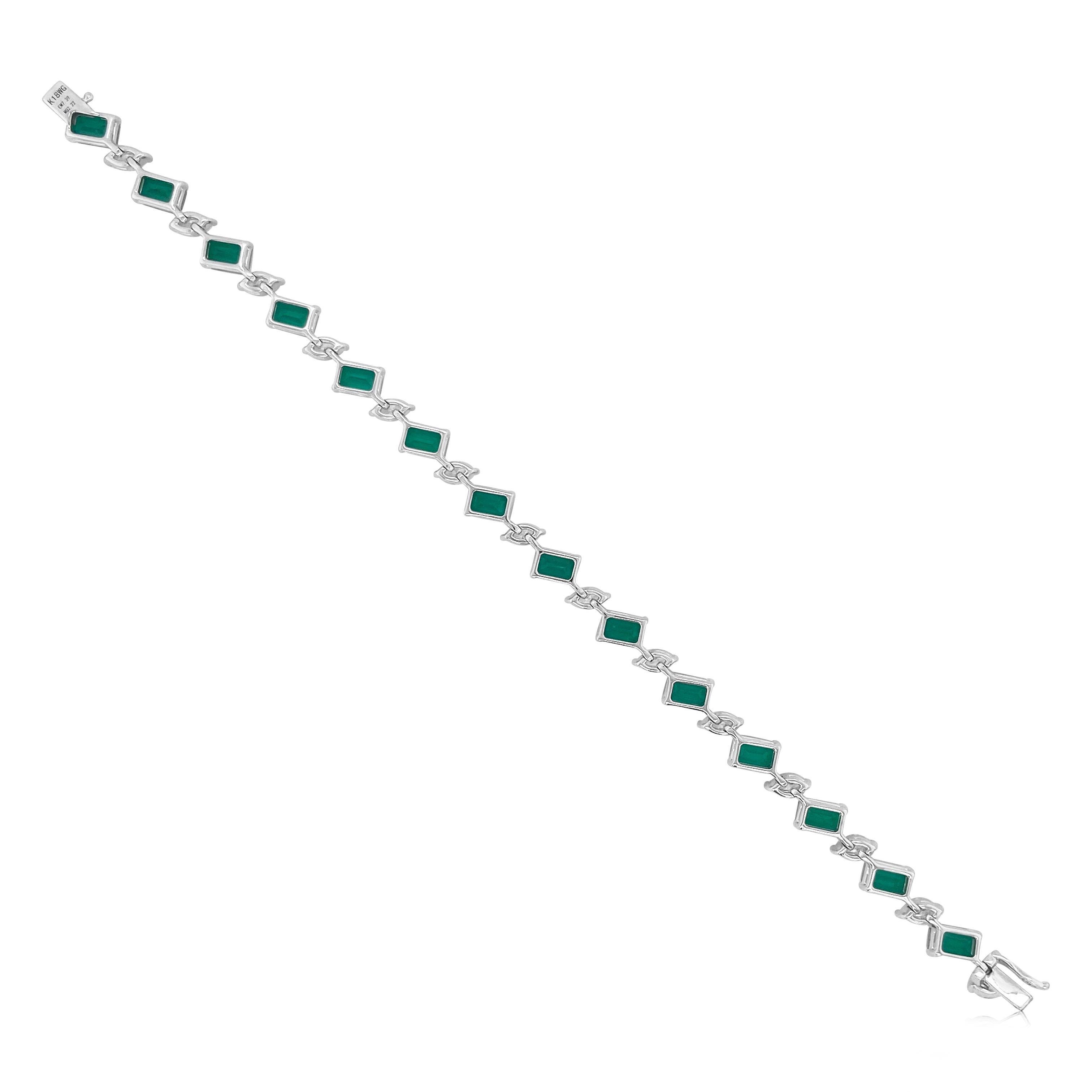 Taille émeraude Certified Bracelet with Colombian Emerald and Natural White Diamonds in 18K Gold en vente