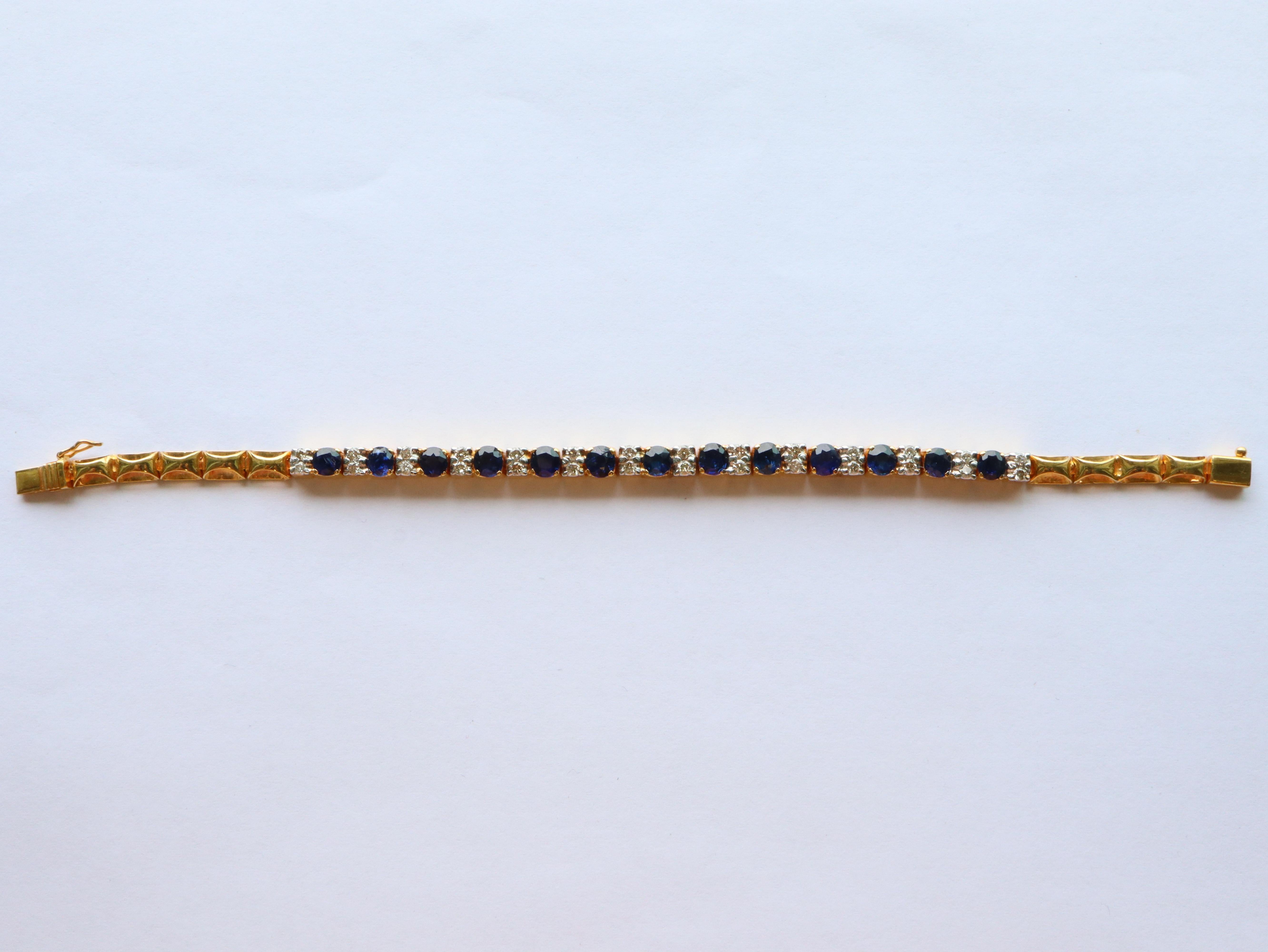 Art déco Bracelet en or 18 carats avec saphir bleu de Birmanie certifié sans chaleur et diamants naturels en vente