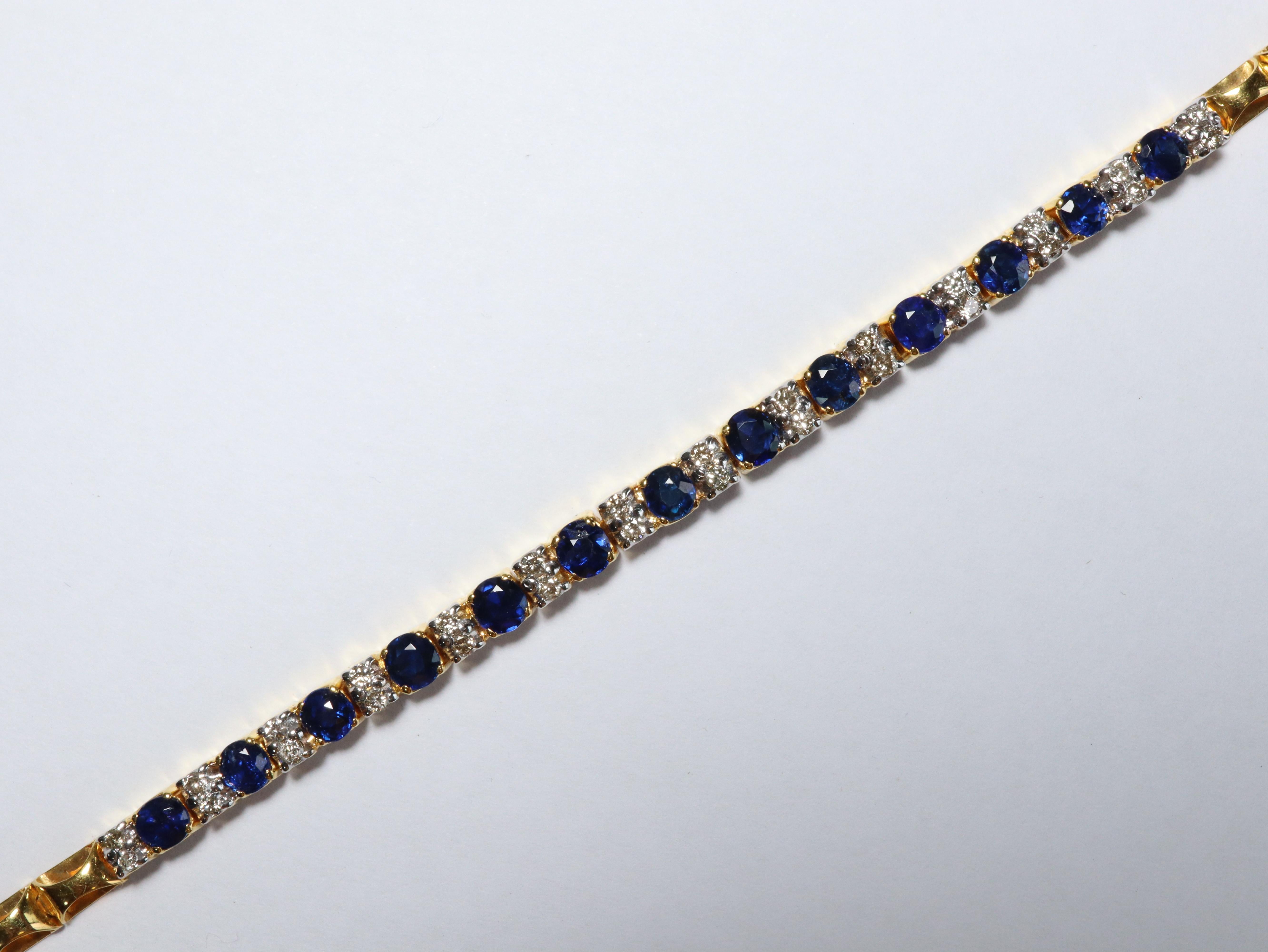 Women's Certified Burma No Heat Blue Sapphire Bracelet with Natural Diamonds in 18k gold For Sale