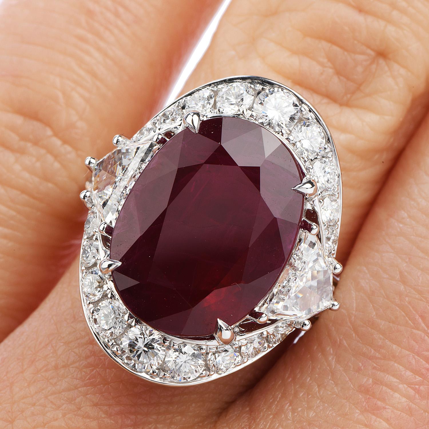 zertifizierter burmesischer roter Rubin 13,45 Karat Diamant 18 Karat Gold Cocktail Ring 1