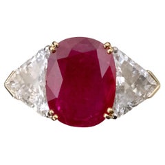 Anillo de tres piedras de rubí de Birmania y diamantes certificados