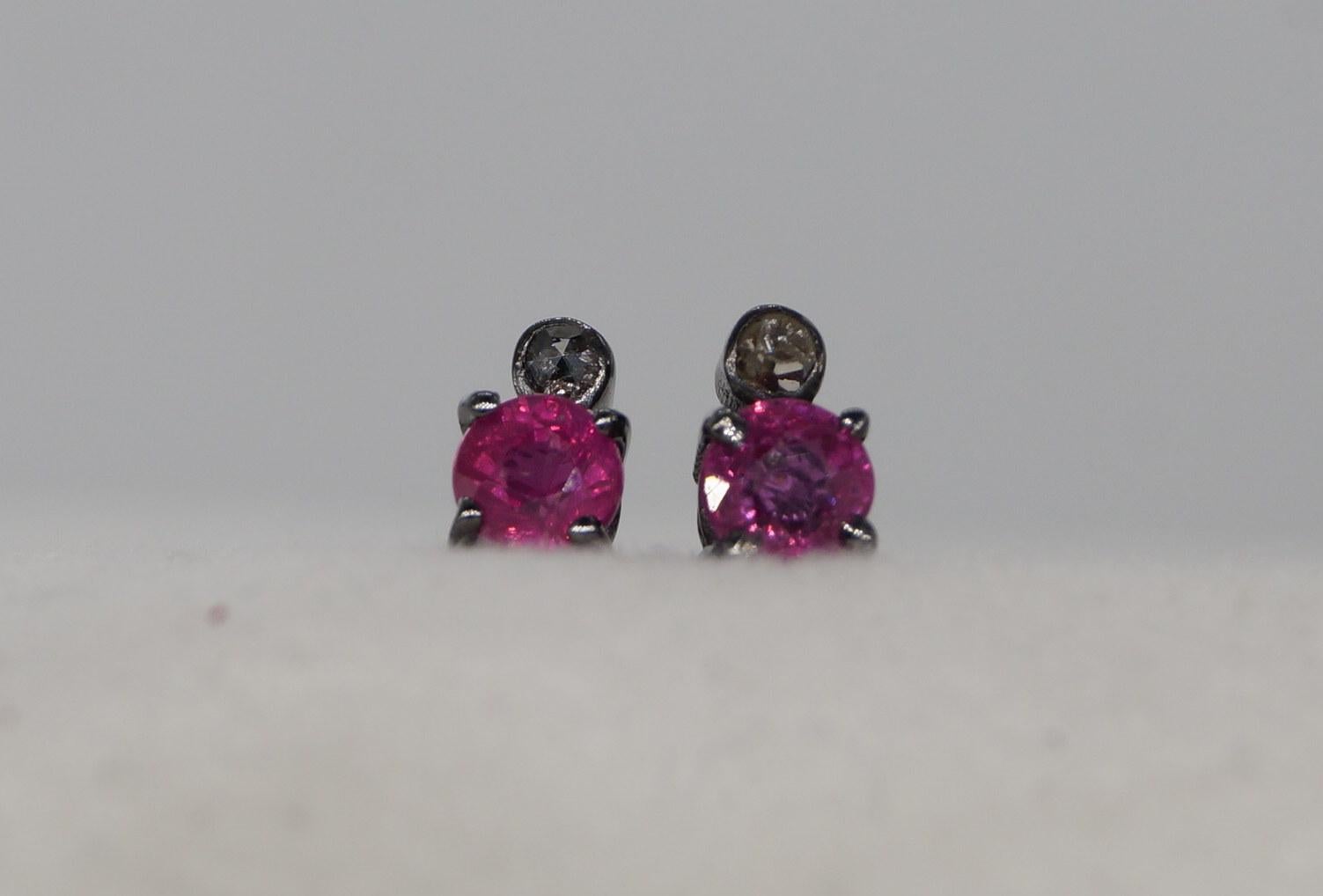 Zertifizierter Burma-Rubin-Ohrring Natürlicher Rubin 18K Gold Vermeil Diamanten Ohrstecker (Rundschliff) im Angebot