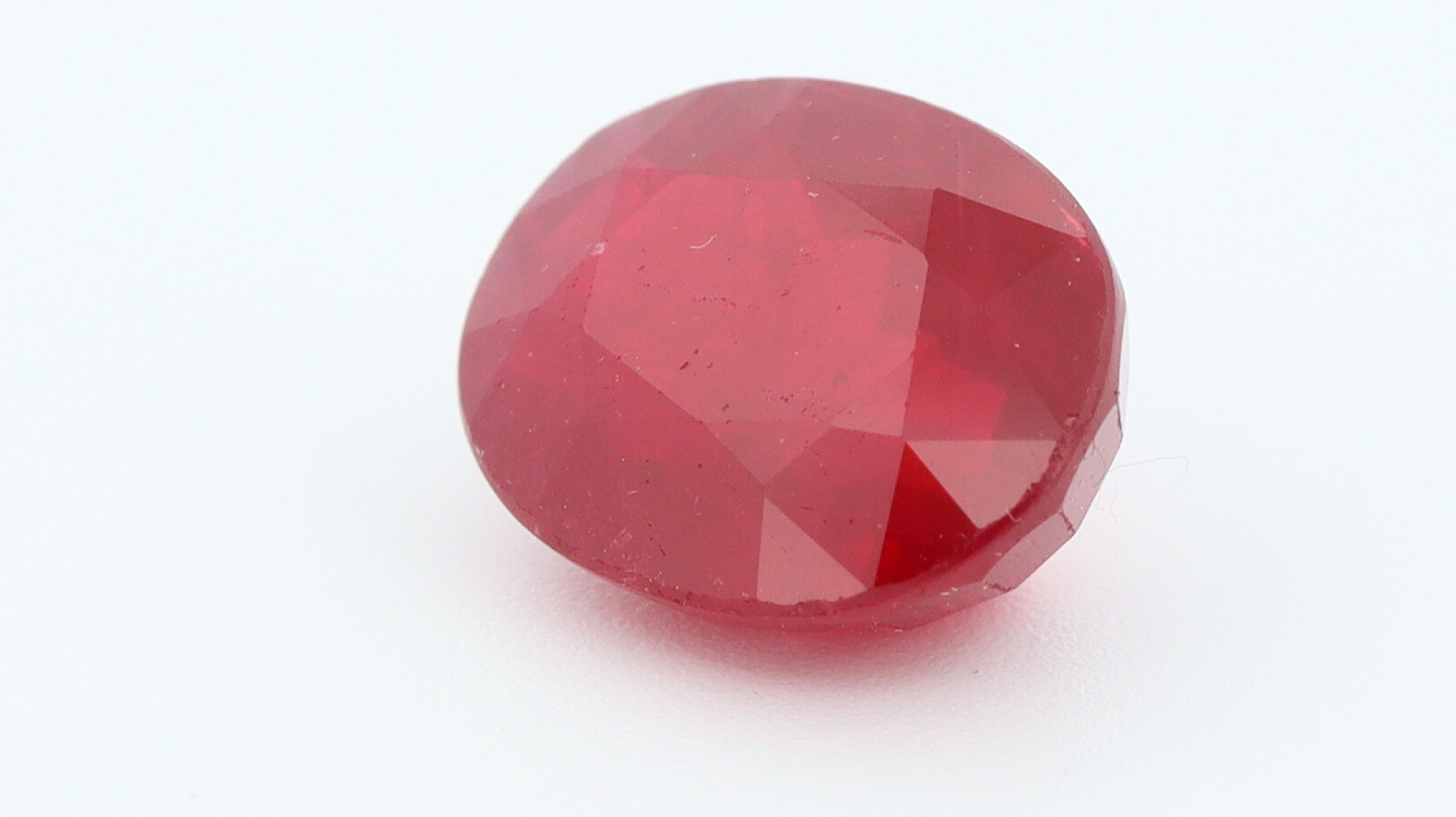 Oval Cut Certified Burmese Ruby - 1.64ct For Sale