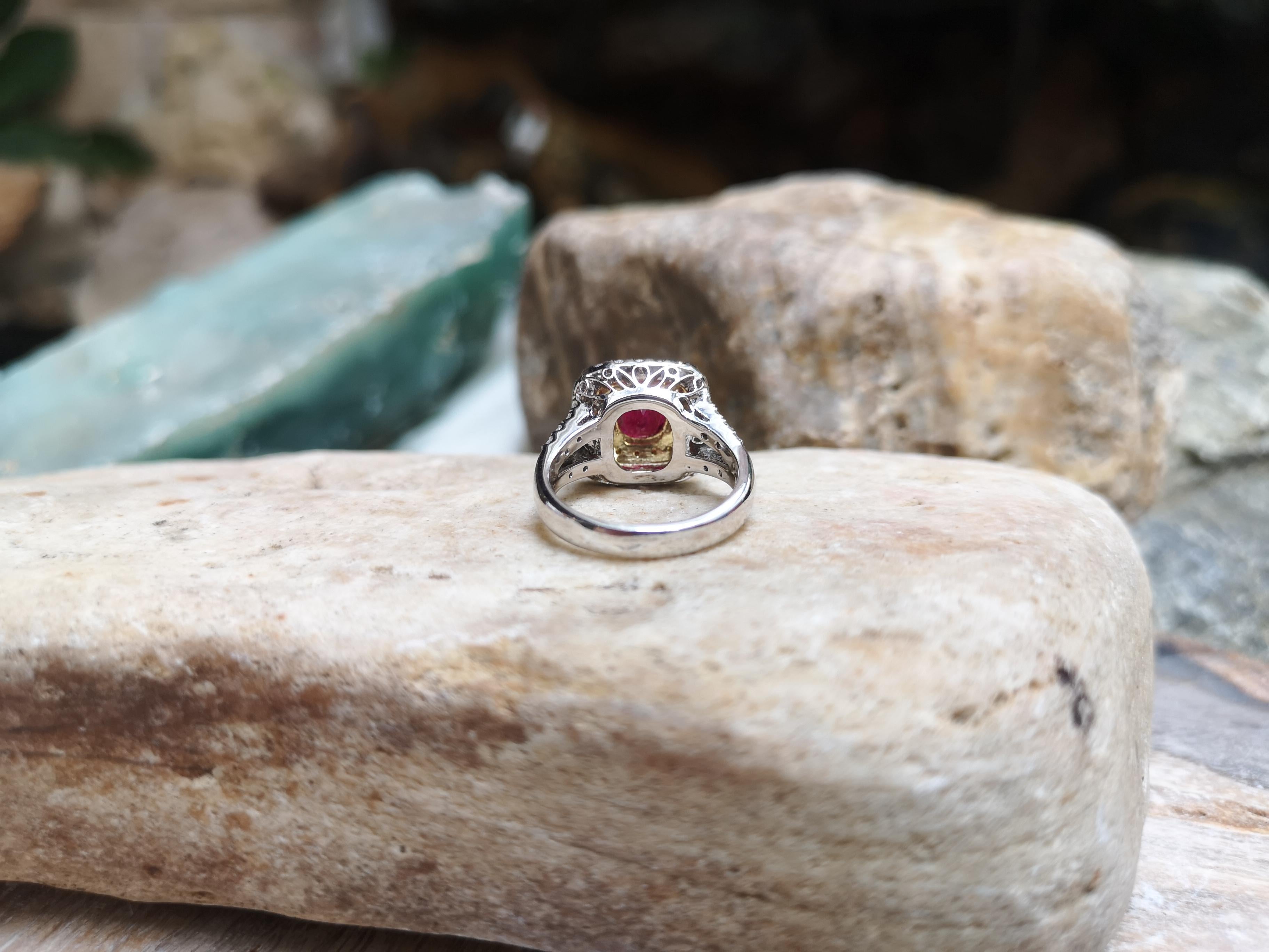 Certified Burmese Ruby, Diamond and Yellow Diamond Ring in 18 Karat White Gold For Sale 7